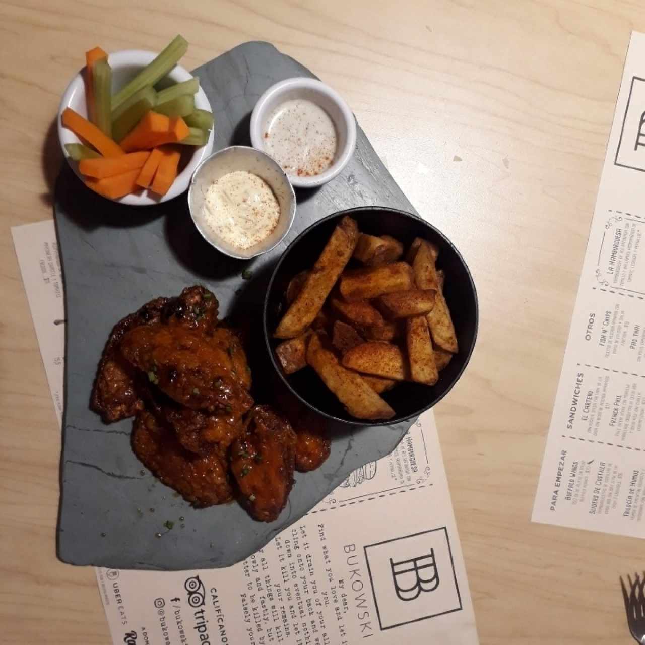 Bufalo Wings & papas artesanales de la casa