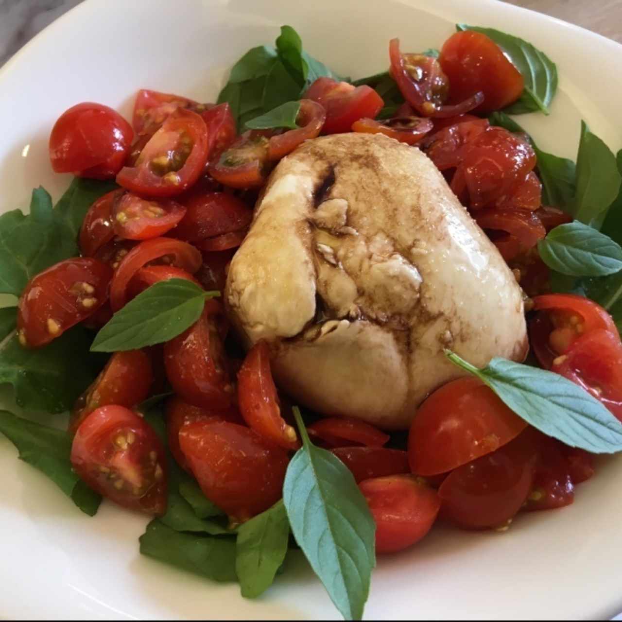 caprese con mozzarella de bufala