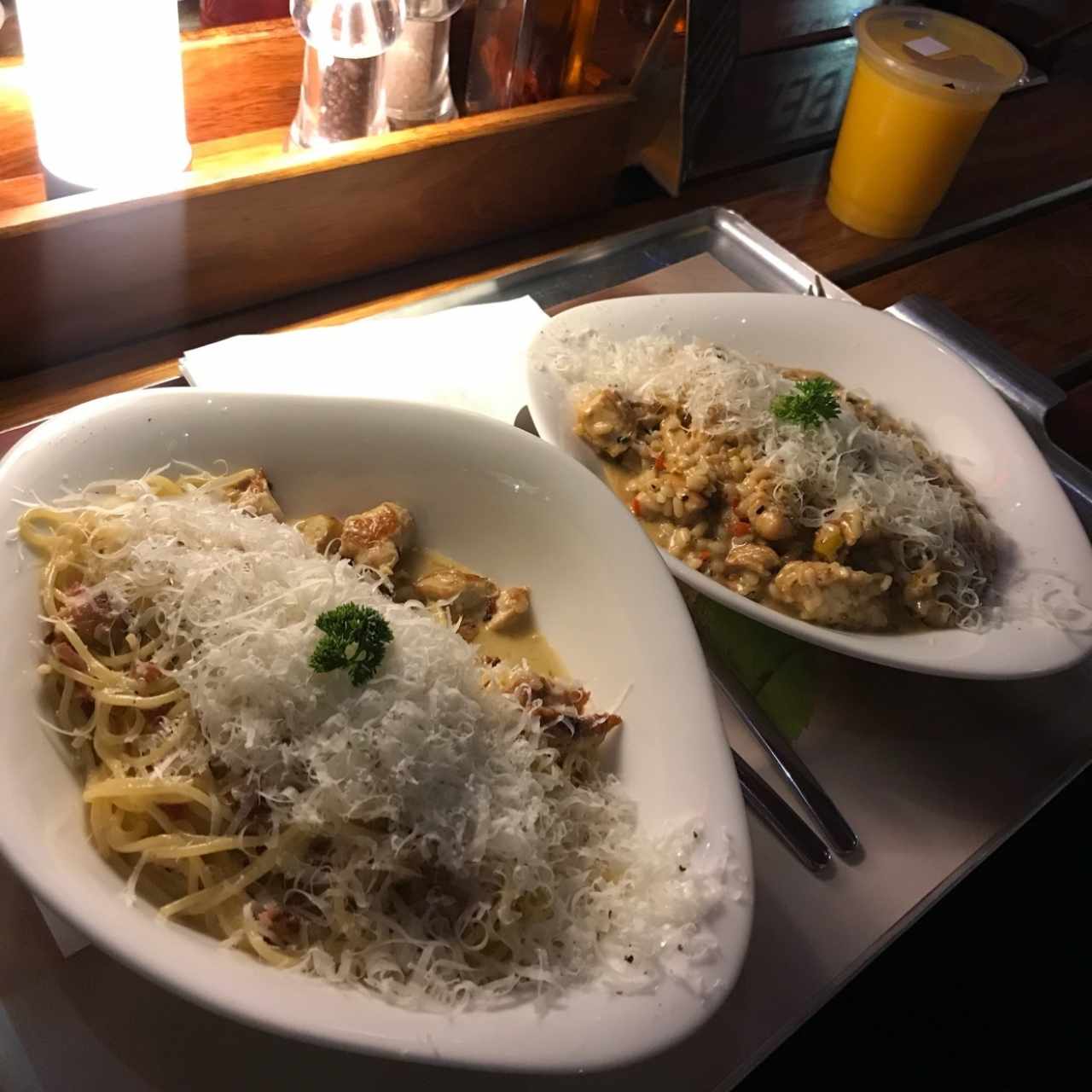 pollo queso azul y pasta carbonara