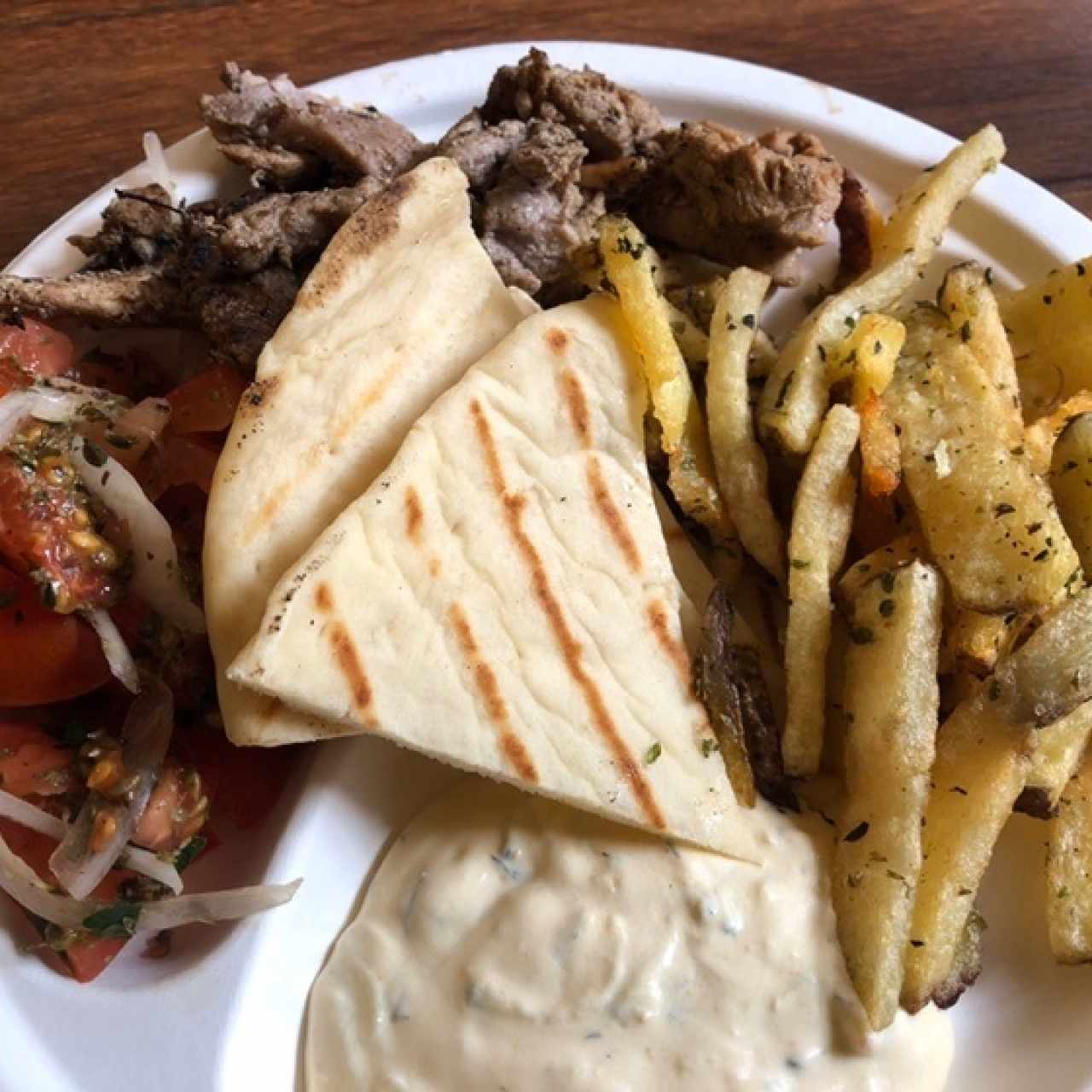 Gyro de Cerdo / Papas griegas / Tzatziki