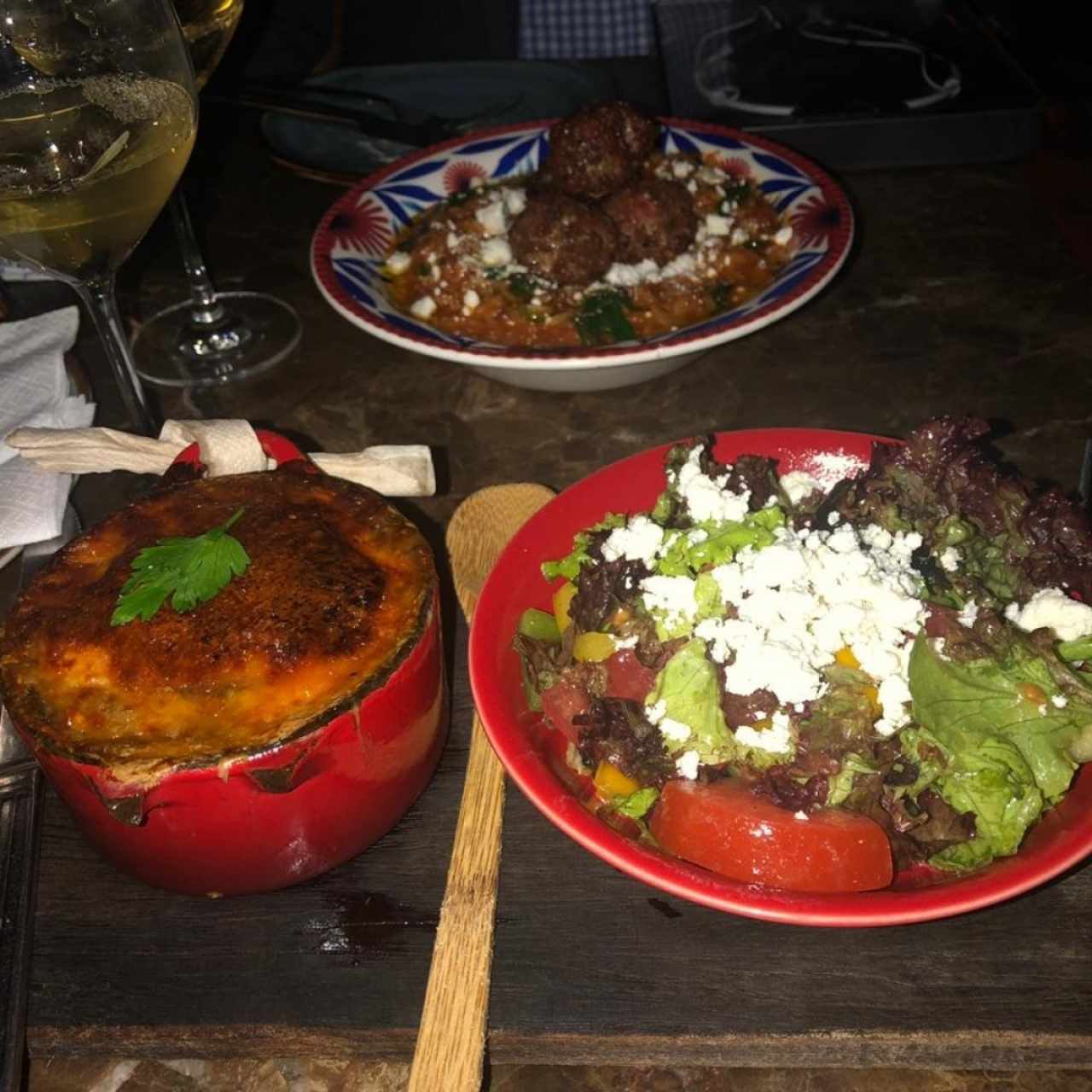 Moussaka y orzo con albóndigas de cordero