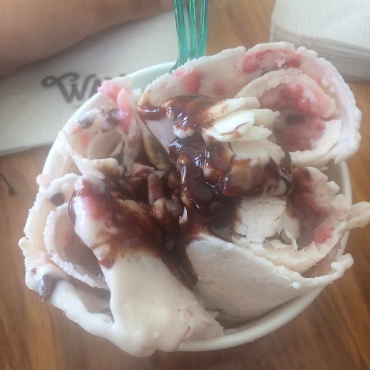 vainilla con fresas y chips de chocolate 