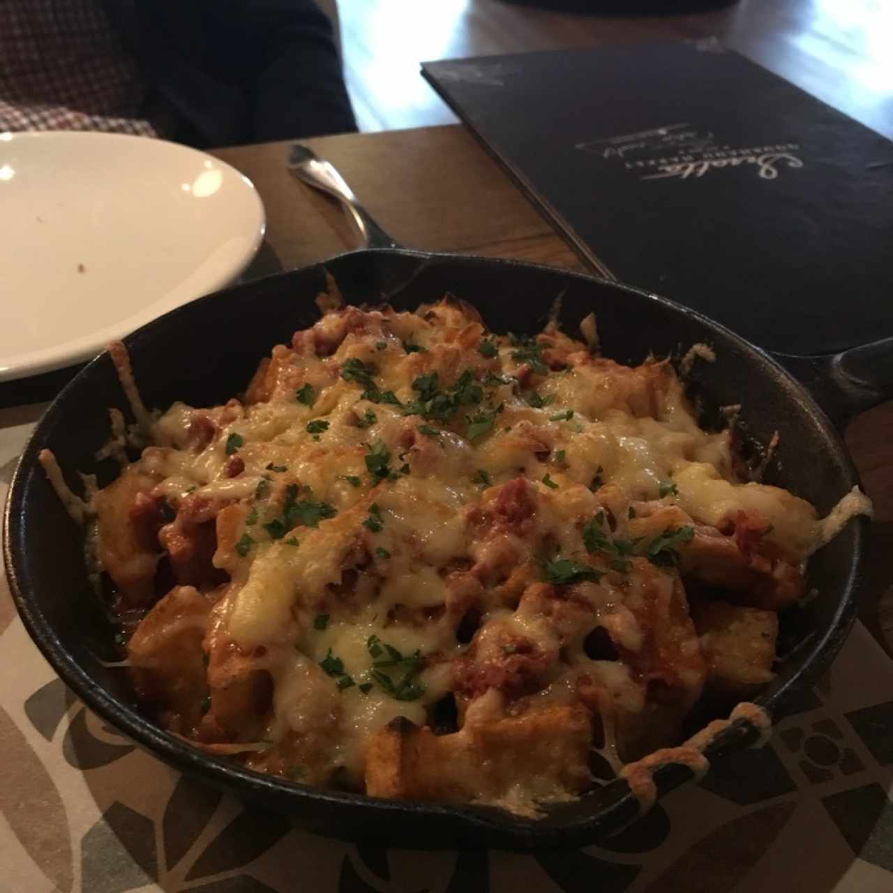 Cacerola de Patatas Bravas