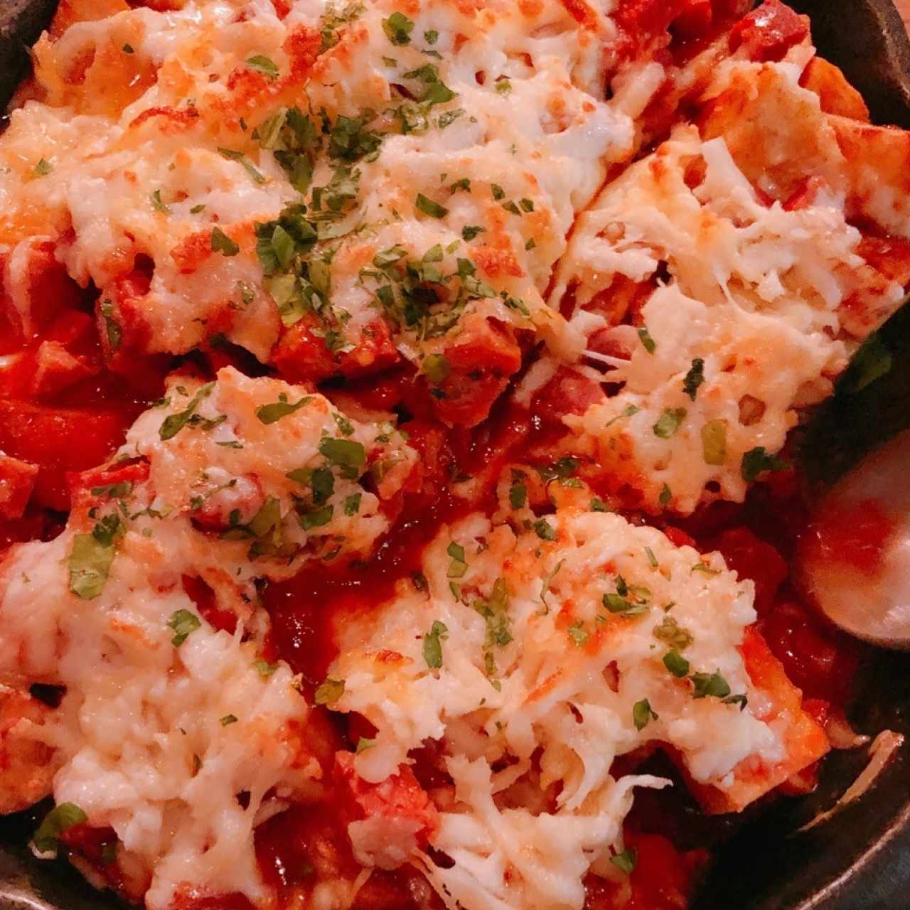 Cacerola de Patatas Bravas