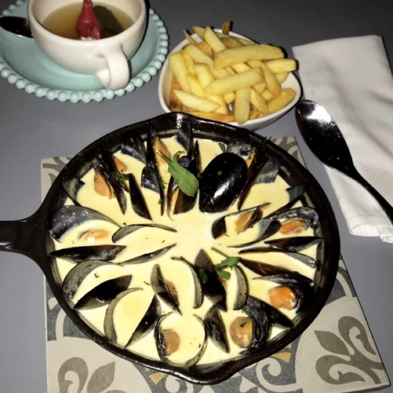 mejillones en salsa de queso azul 