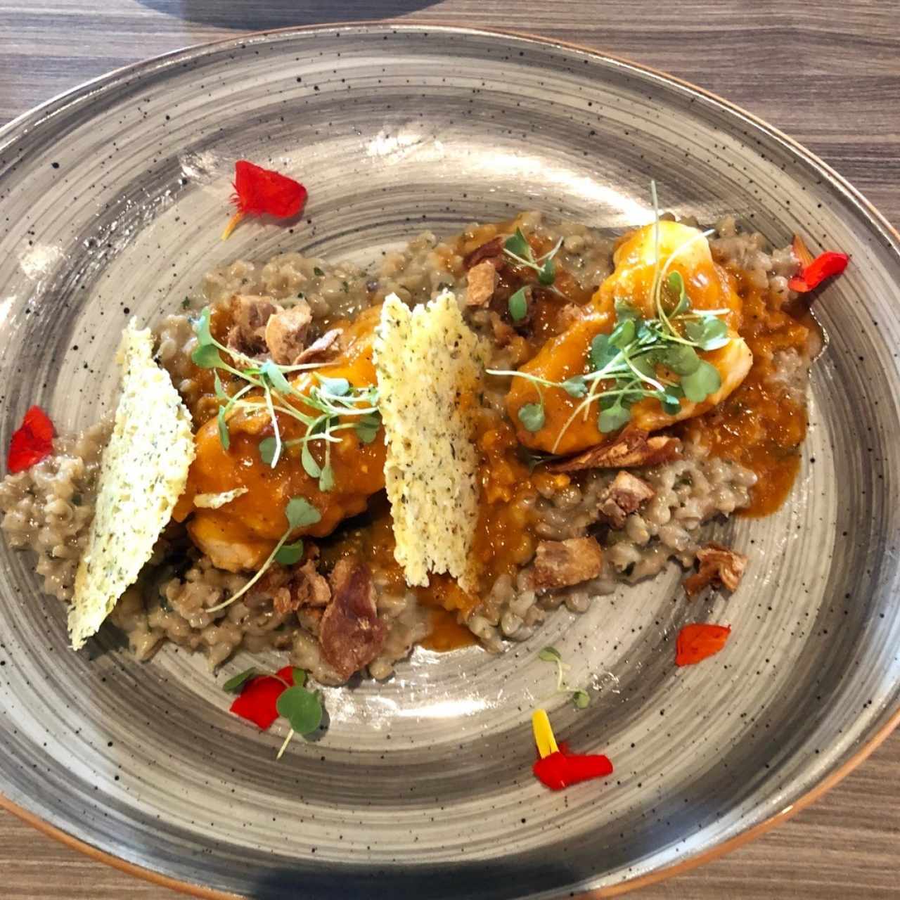 Langosta sobre falso risotto de Cebada y papada de cerdo