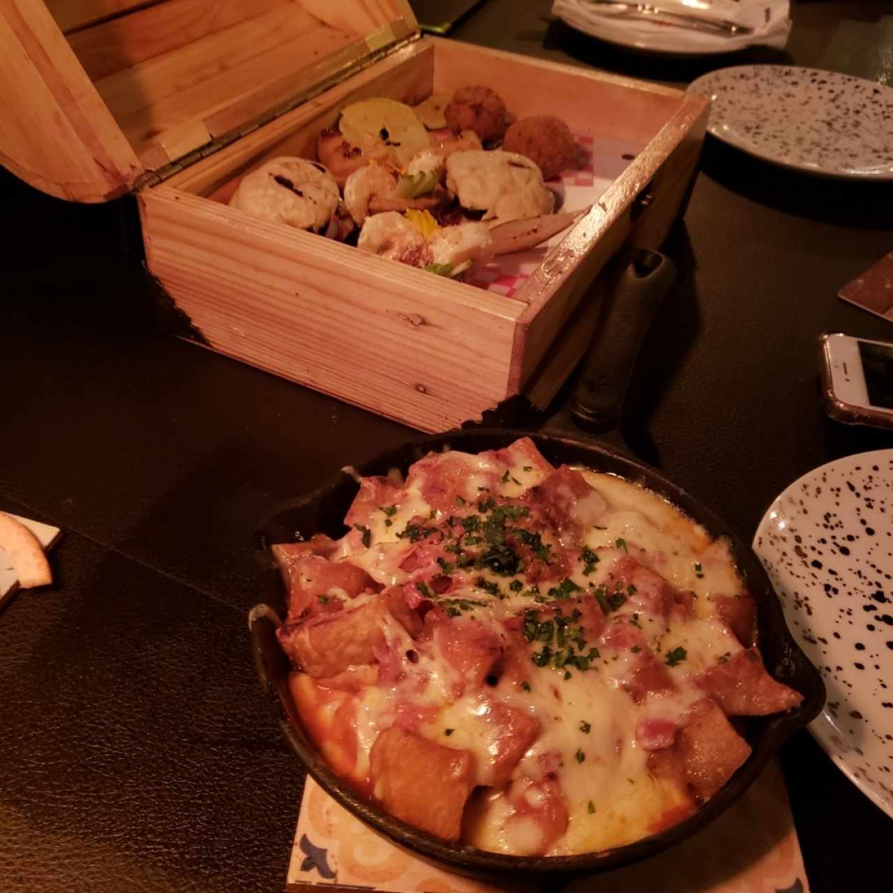 Cacerola de Patatas Bravas