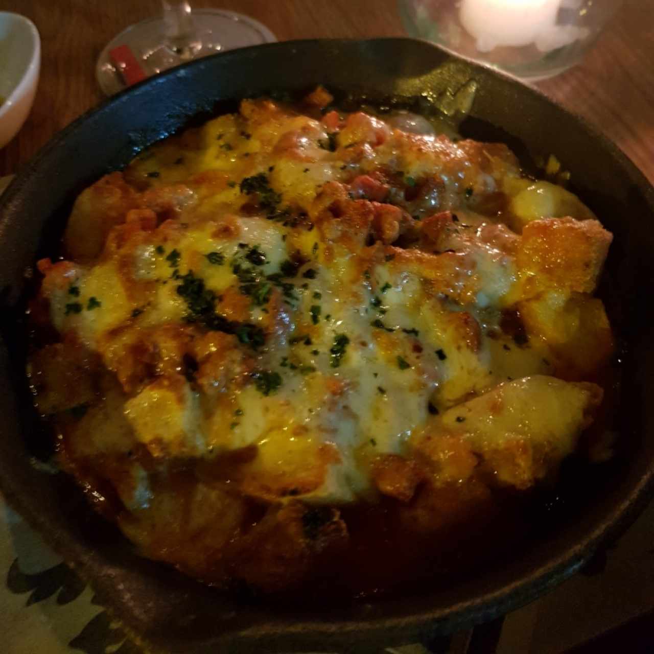 Cacerola de Patatas Bravas