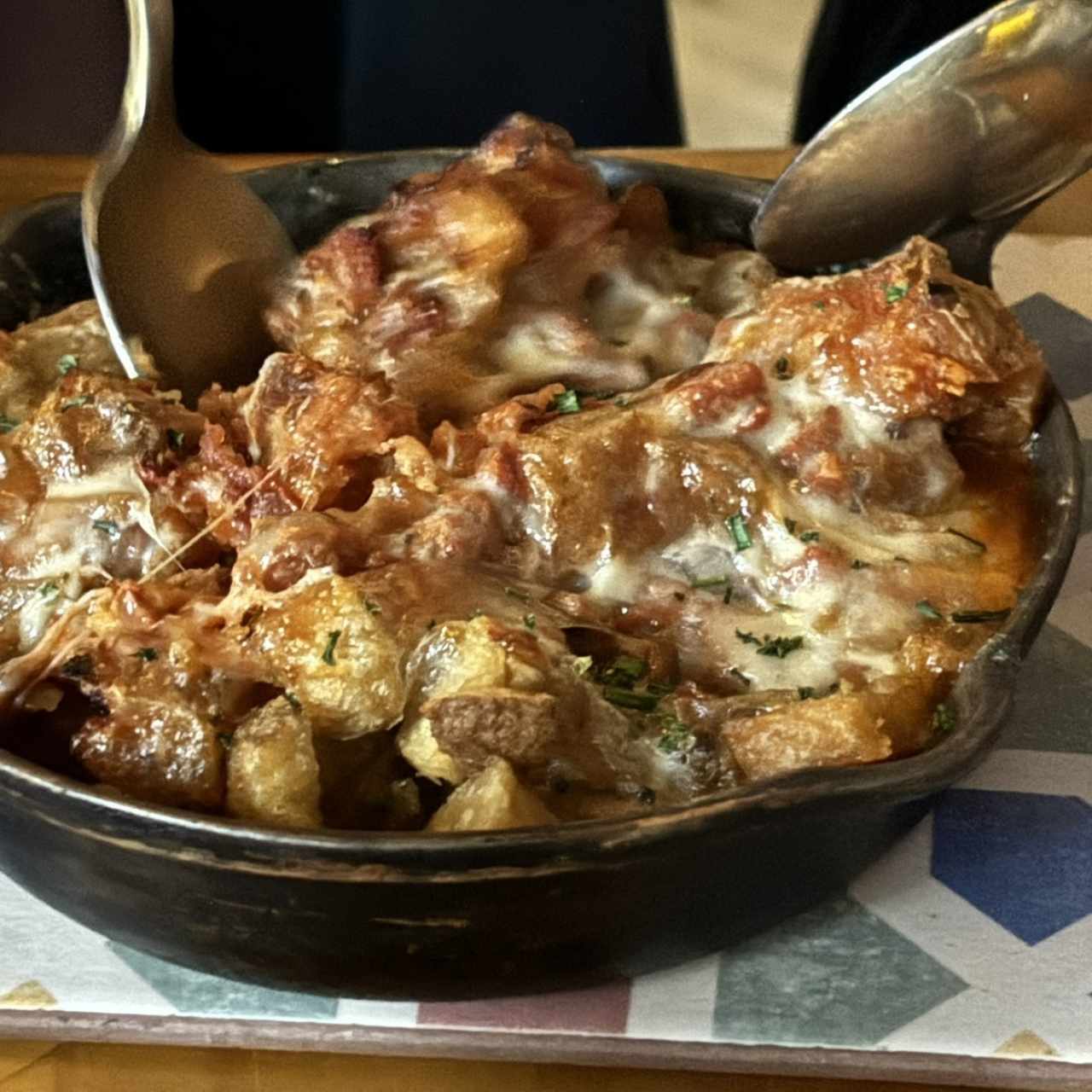 Cacerola de Patatas Bravas