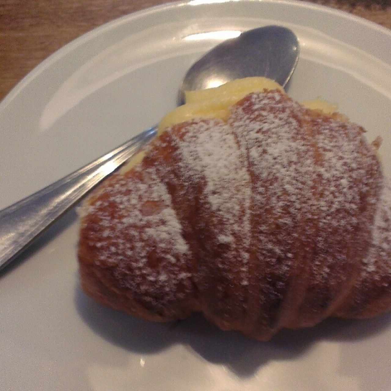 media luna con crema pastelera