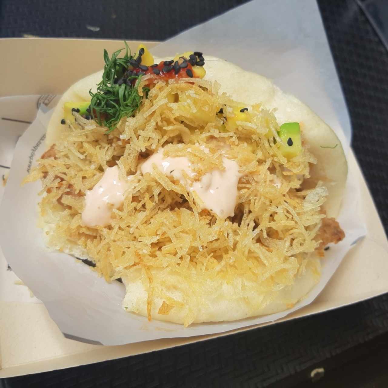 bao chicharrón de pescado