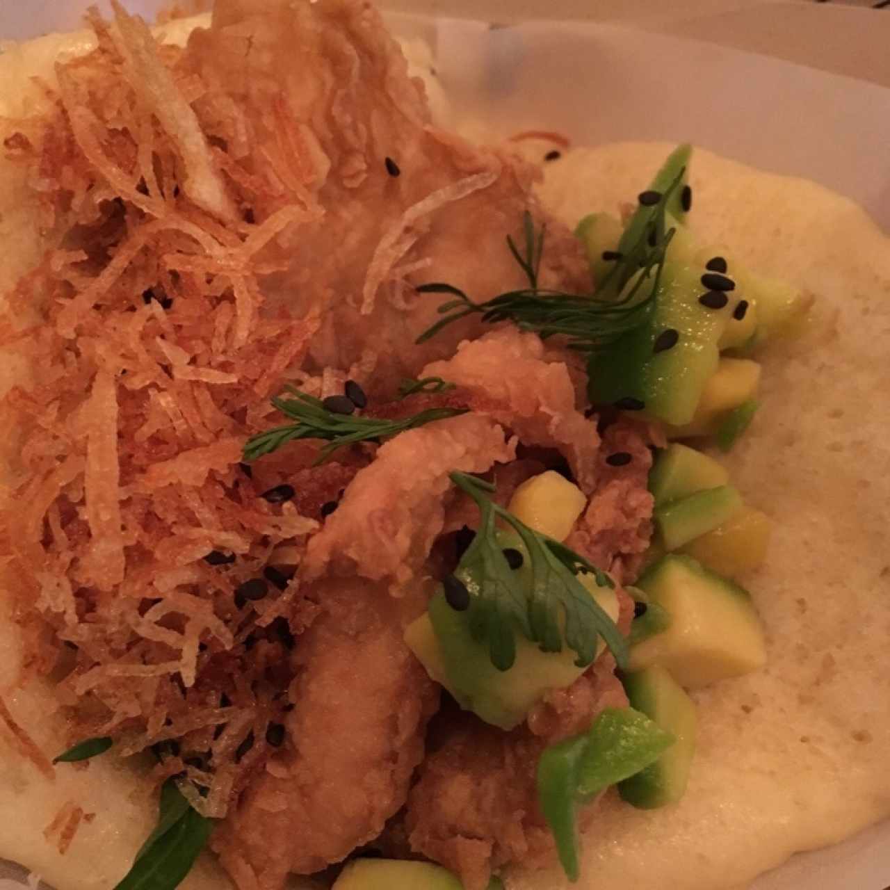 Bao de chicharron de pescado