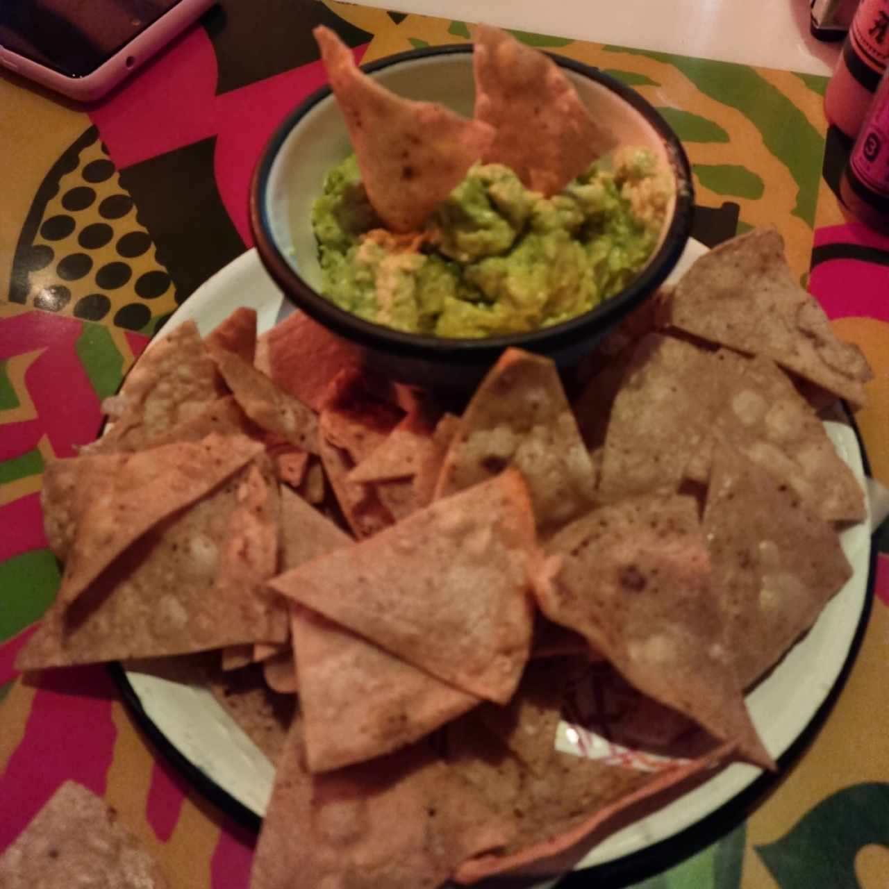 Guacamole con totopos
