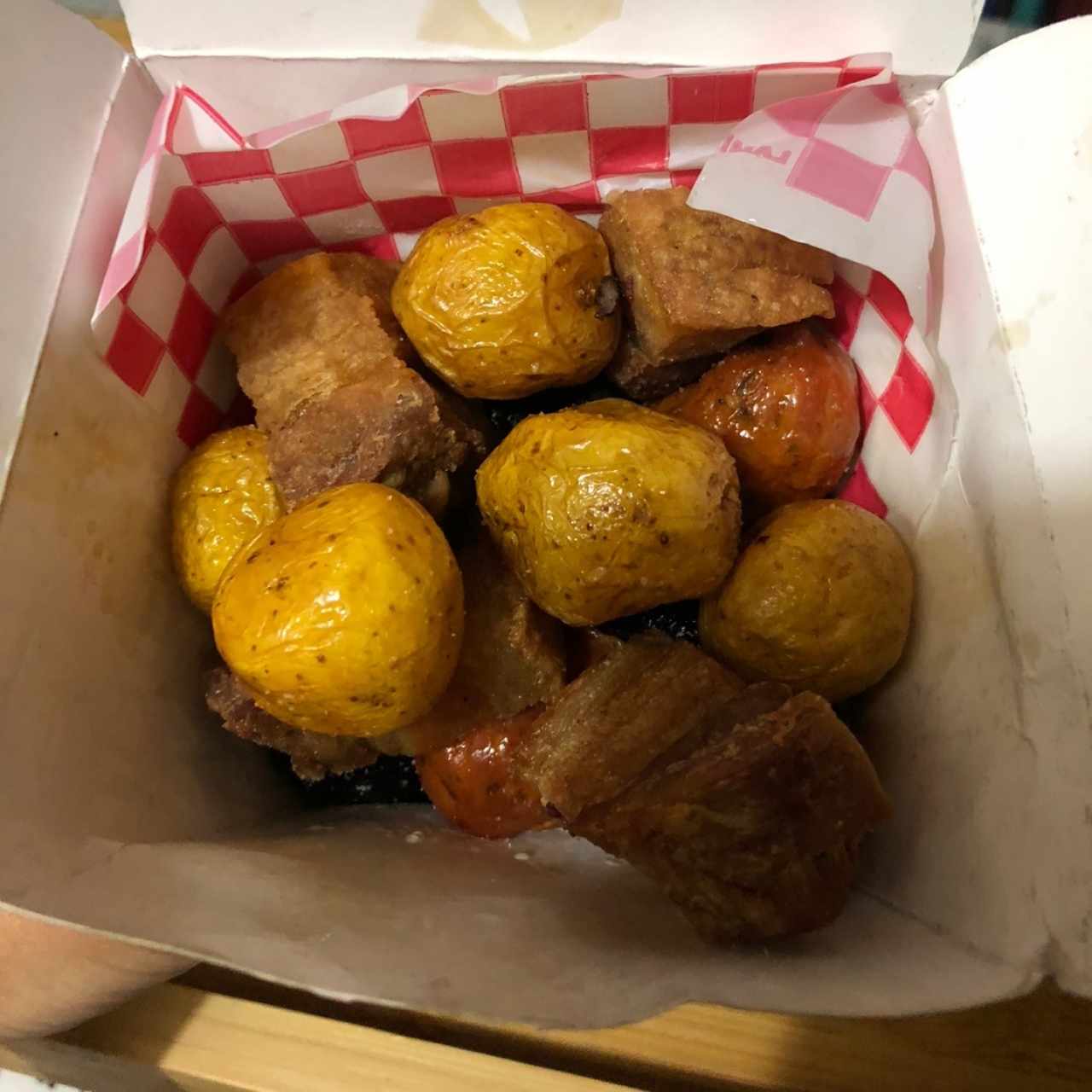 Cono de chicharrón, morcilla y chorizo 