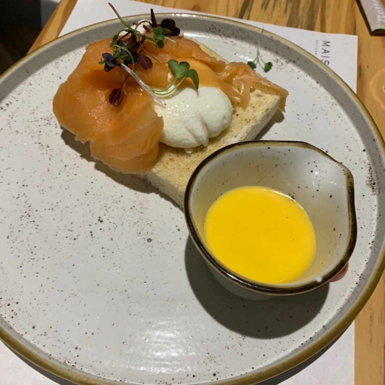 Huevos benedictinos con salmón 