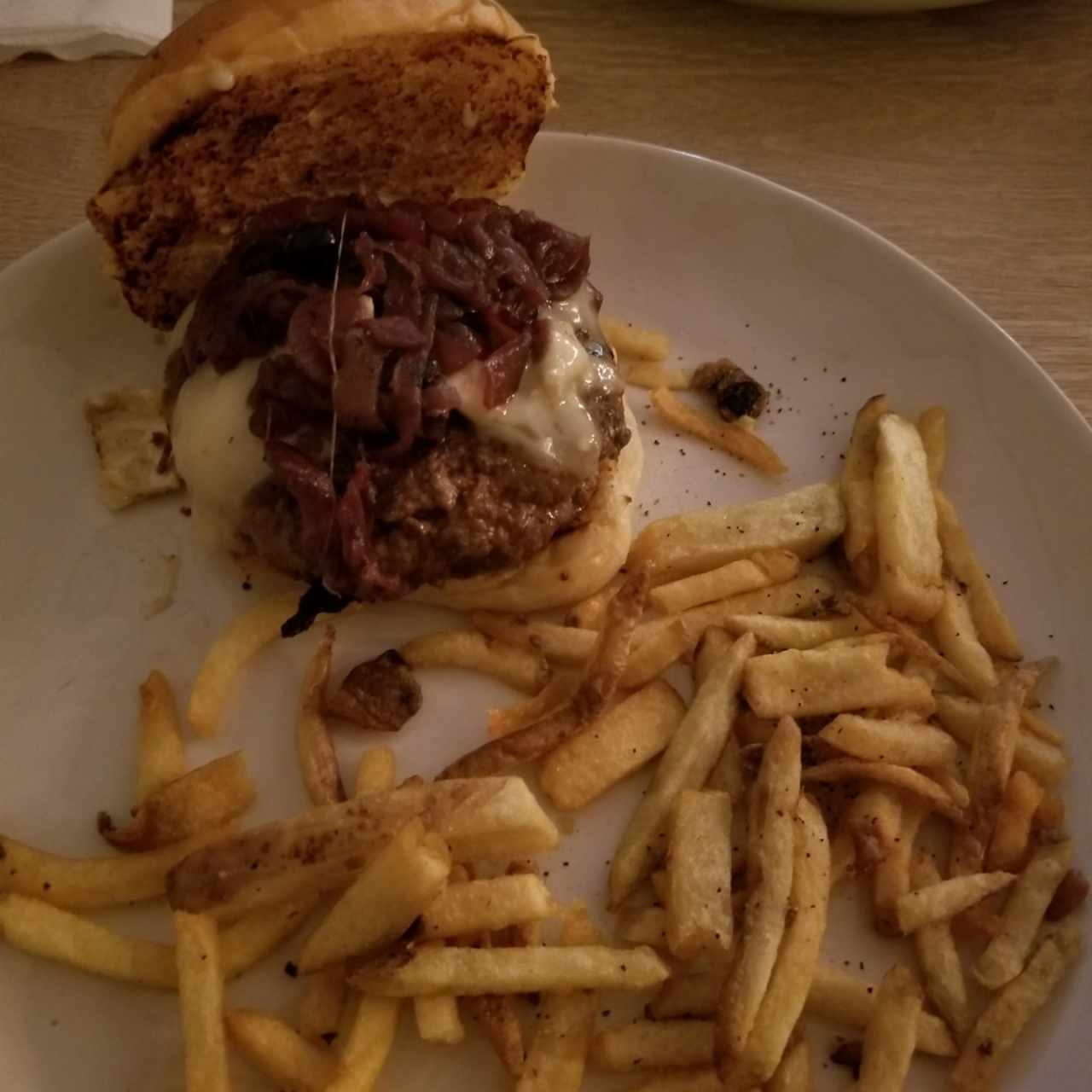 h hamburguesa Angus en arandanos