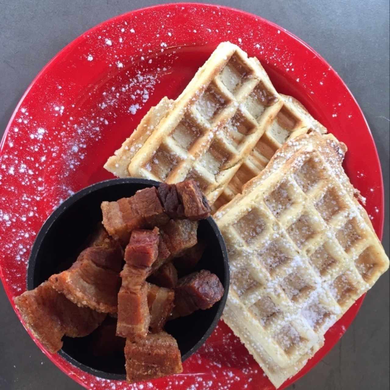 Waffles con chicharron