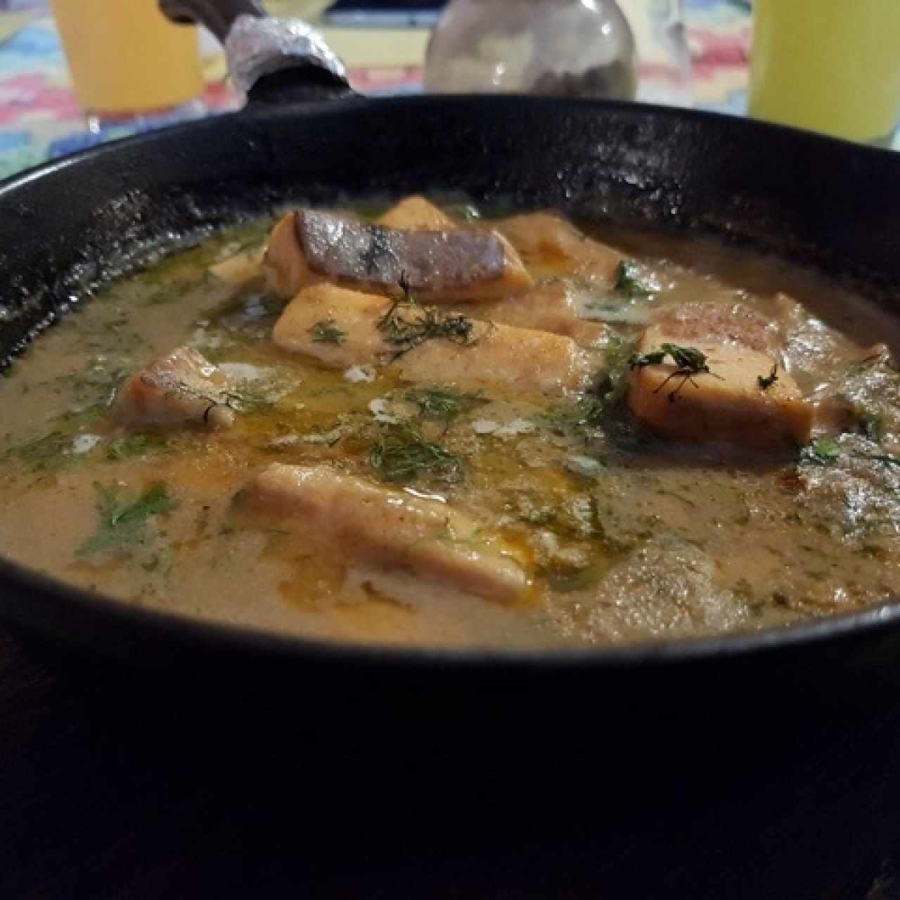 Salmón al ajillo