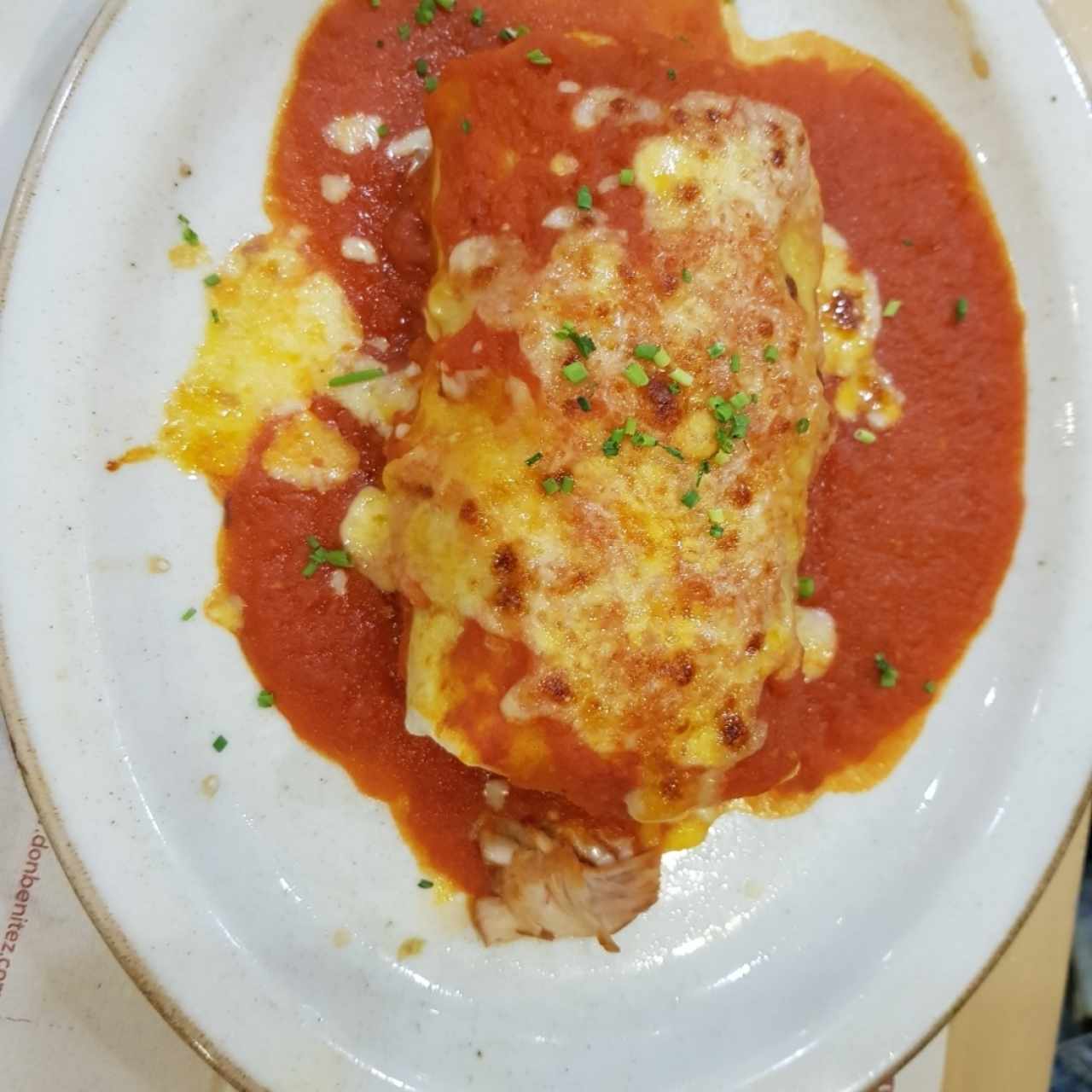 burrito de cerdo gratinado
