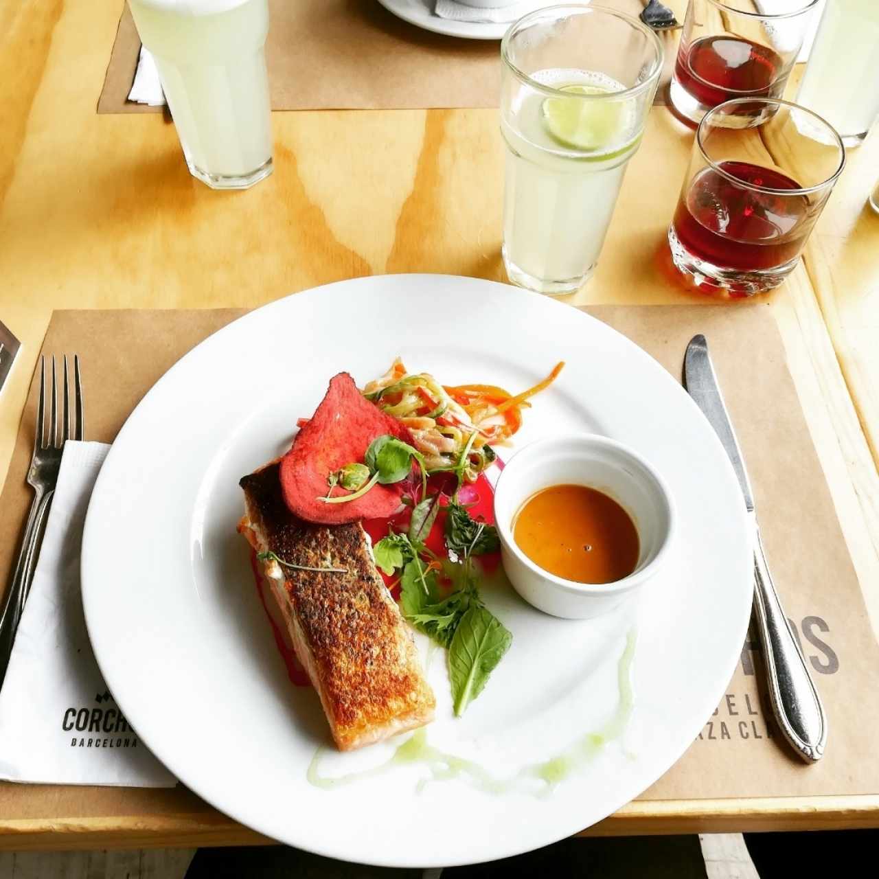 Salmón con jus de langosta