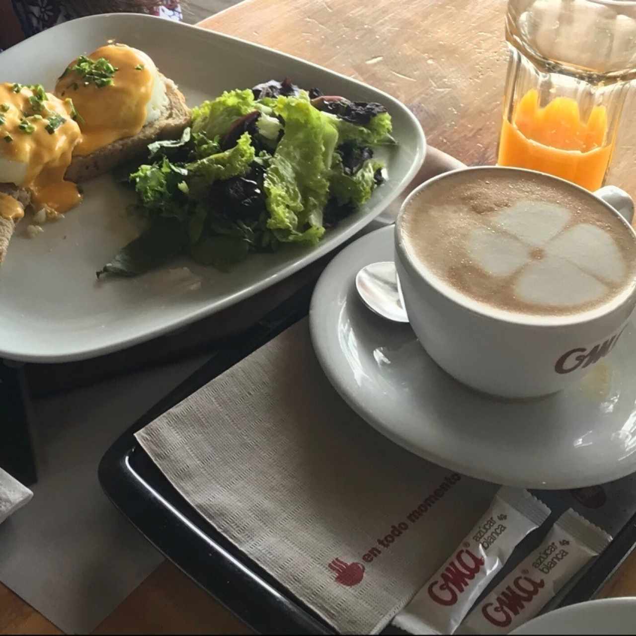 Huevos Benedictinos.