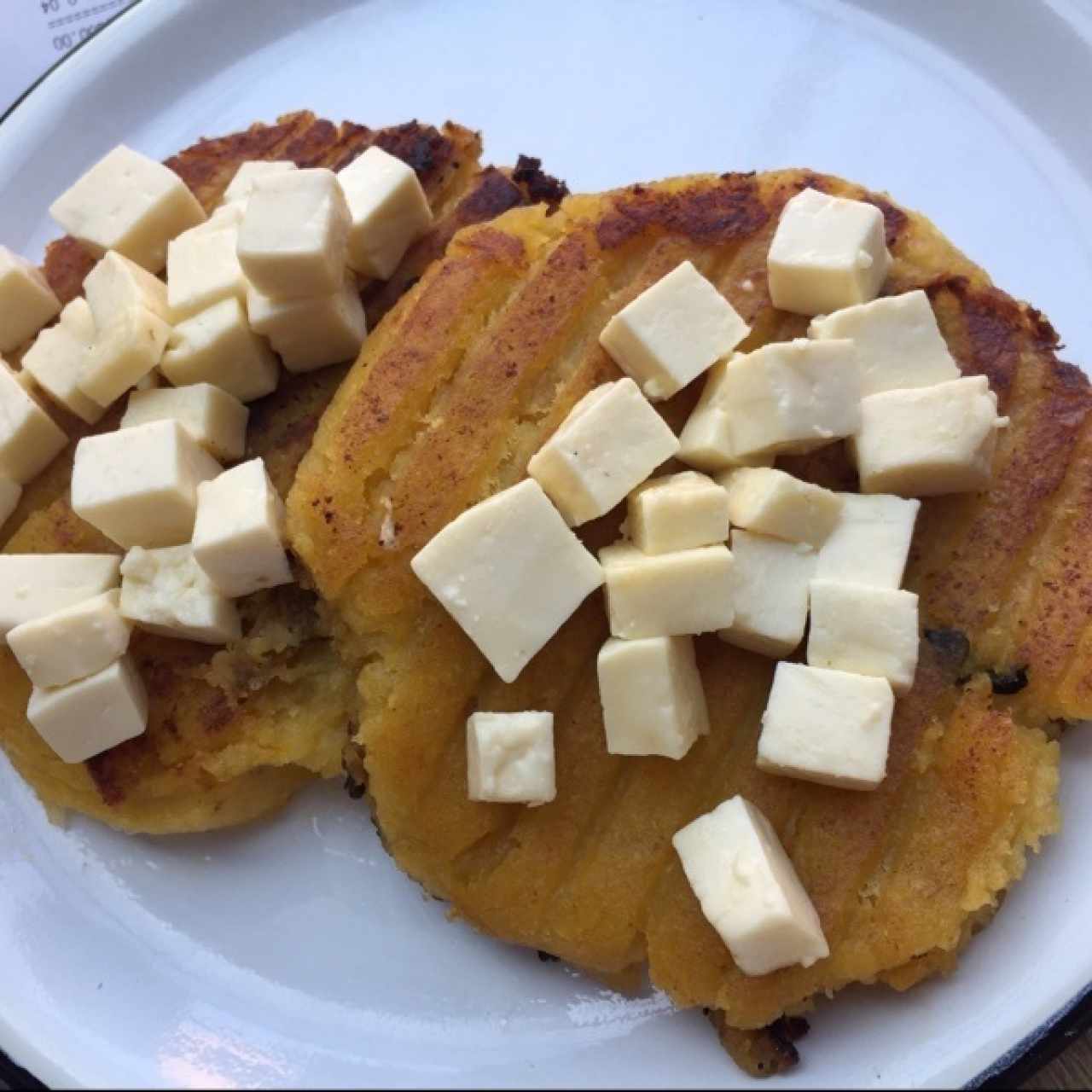 Arepitas de plátano con queso campesino