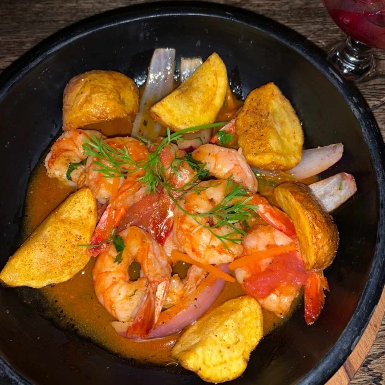 Langostinos en salasa de la casa