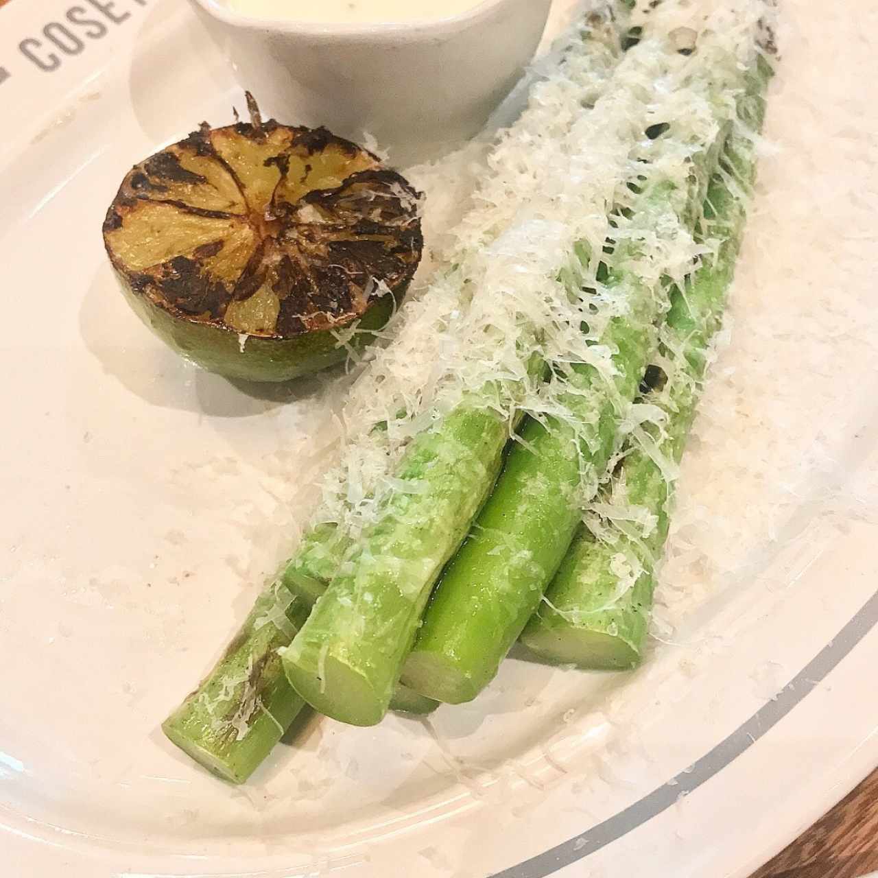 espárragos parrillados