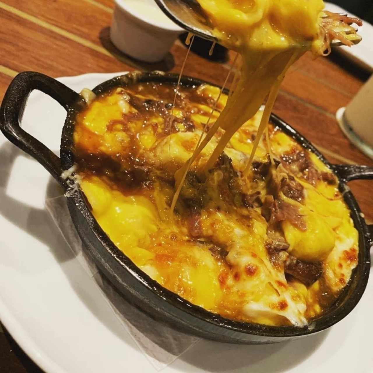 Mac and Cheese con tira. 