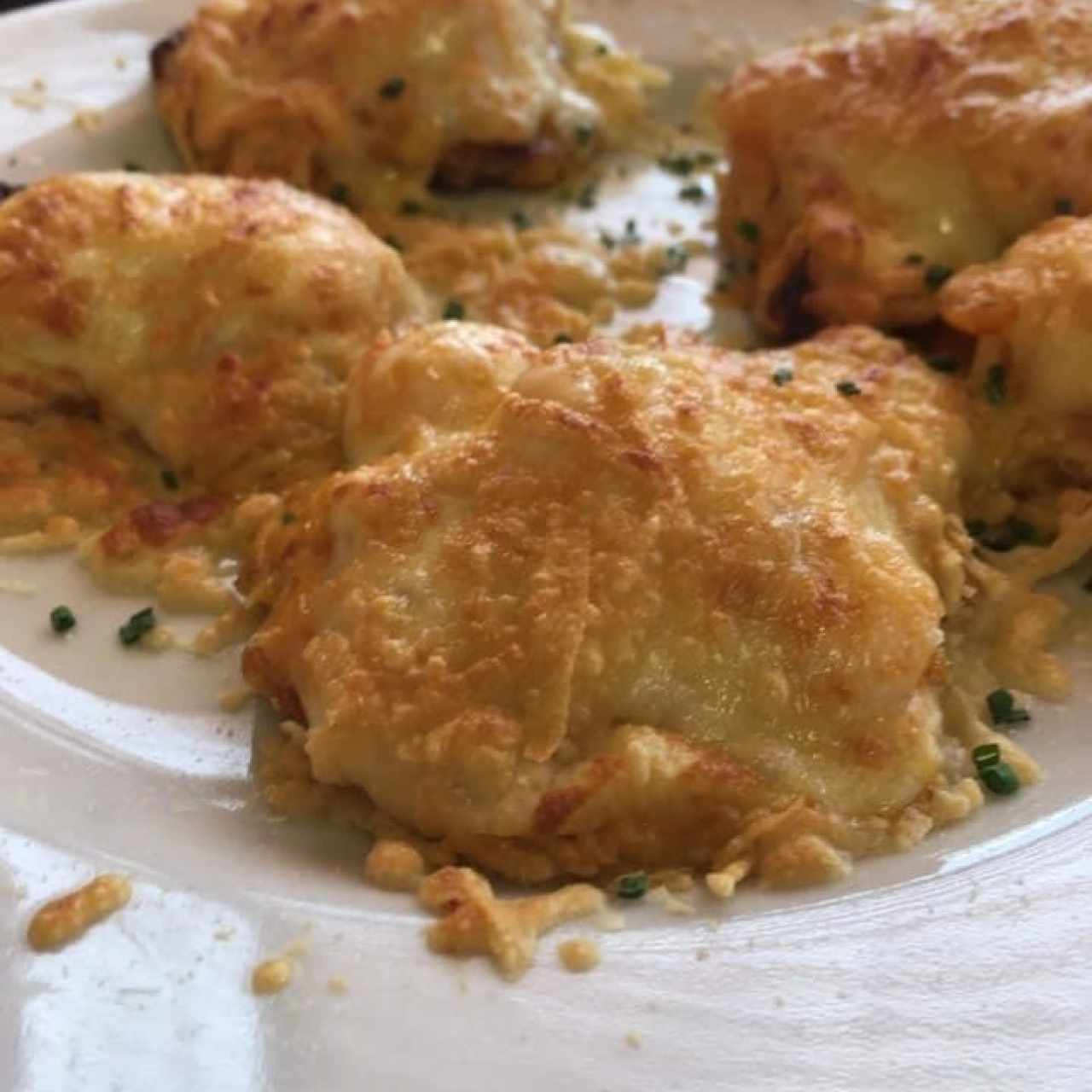 Entrada de Patacones con Camarones Gratinados