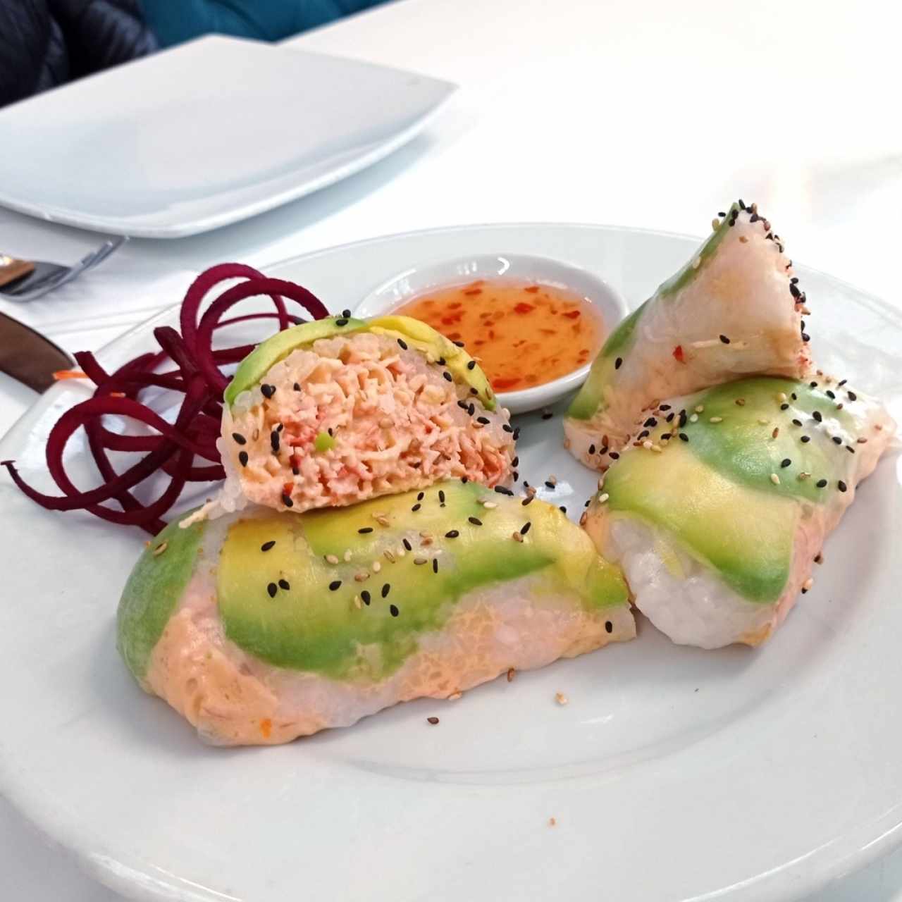 Rollitos de papel de arroz palmito y aguacate