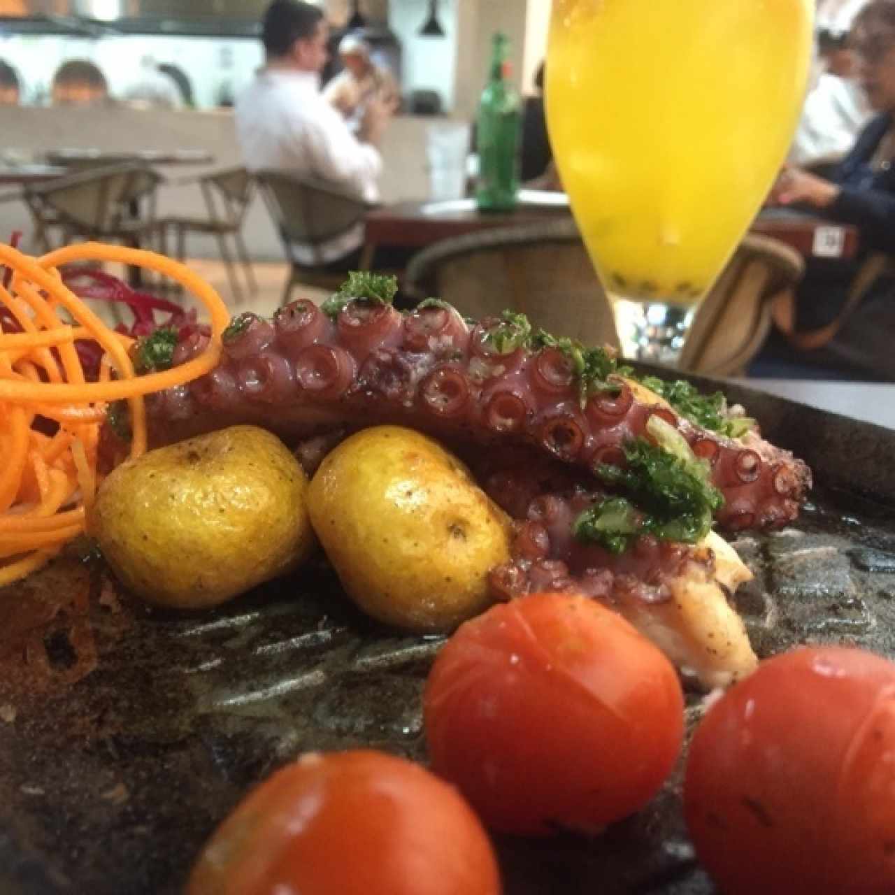 pulpo a la parrilla con chinichurri