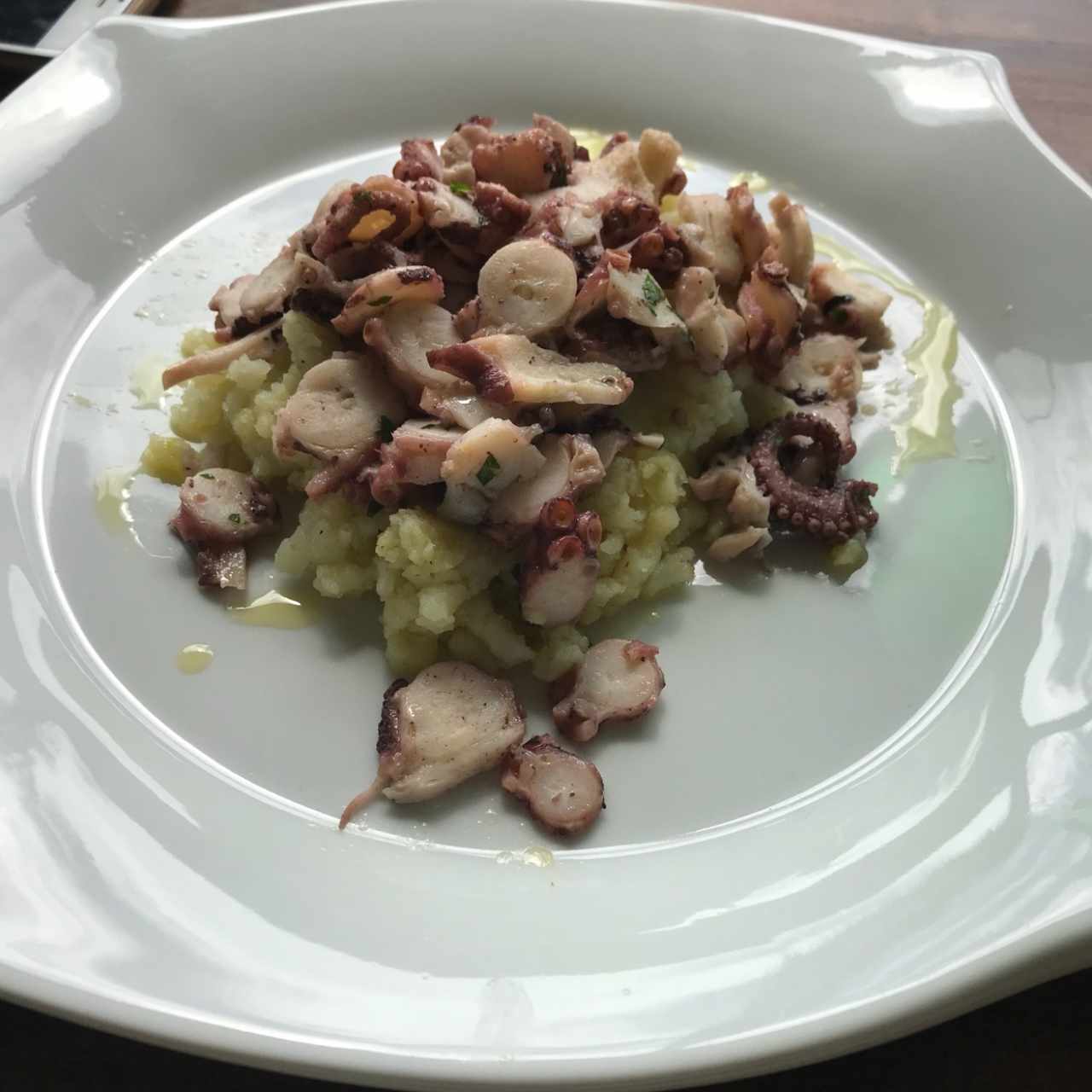 Entrada.  pulpo con papa .delicioso 