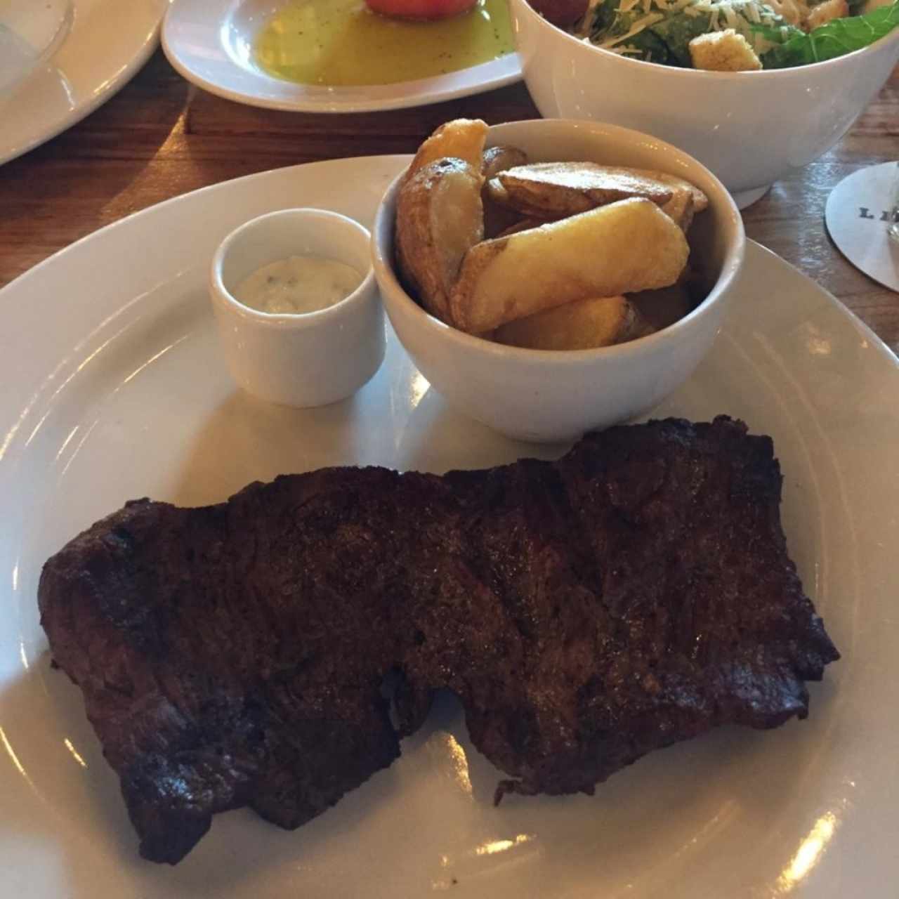 Lomo de Res con papas con pellejo