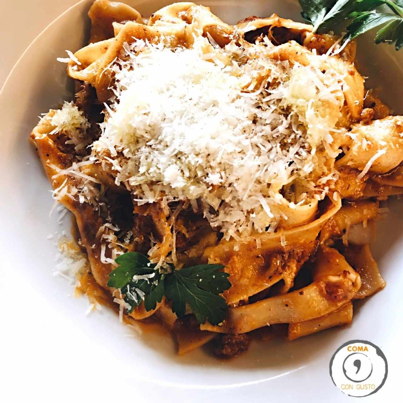Taglitelle con salsa boloñesa