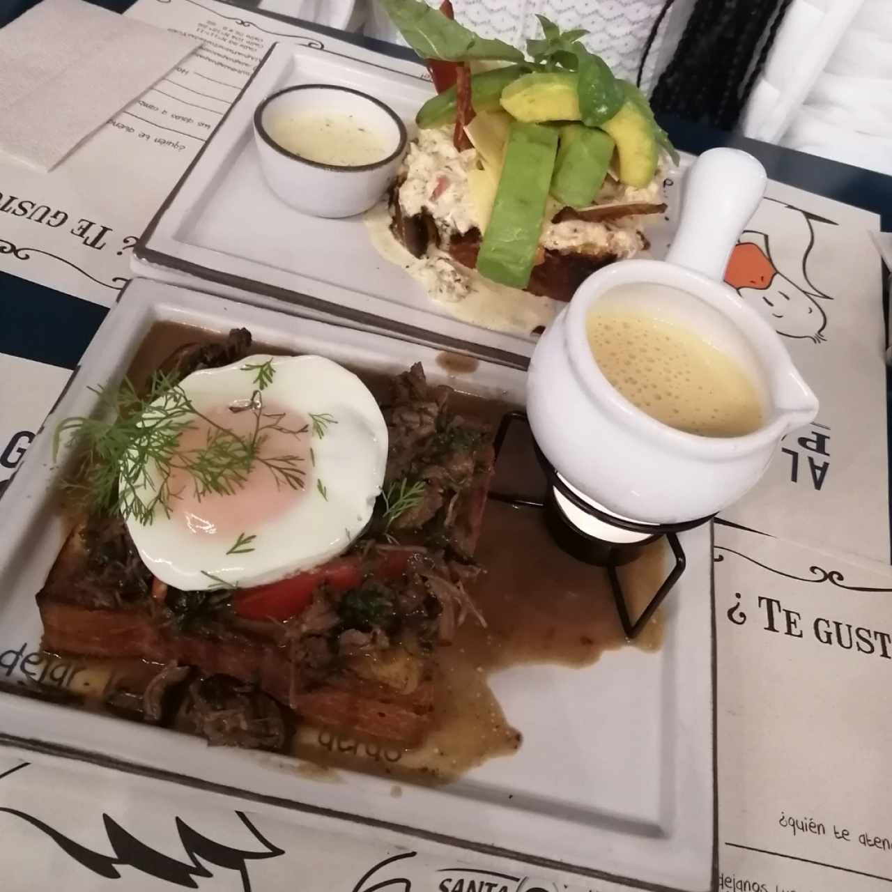 pato tocino, carne mellada, queso mozarella 