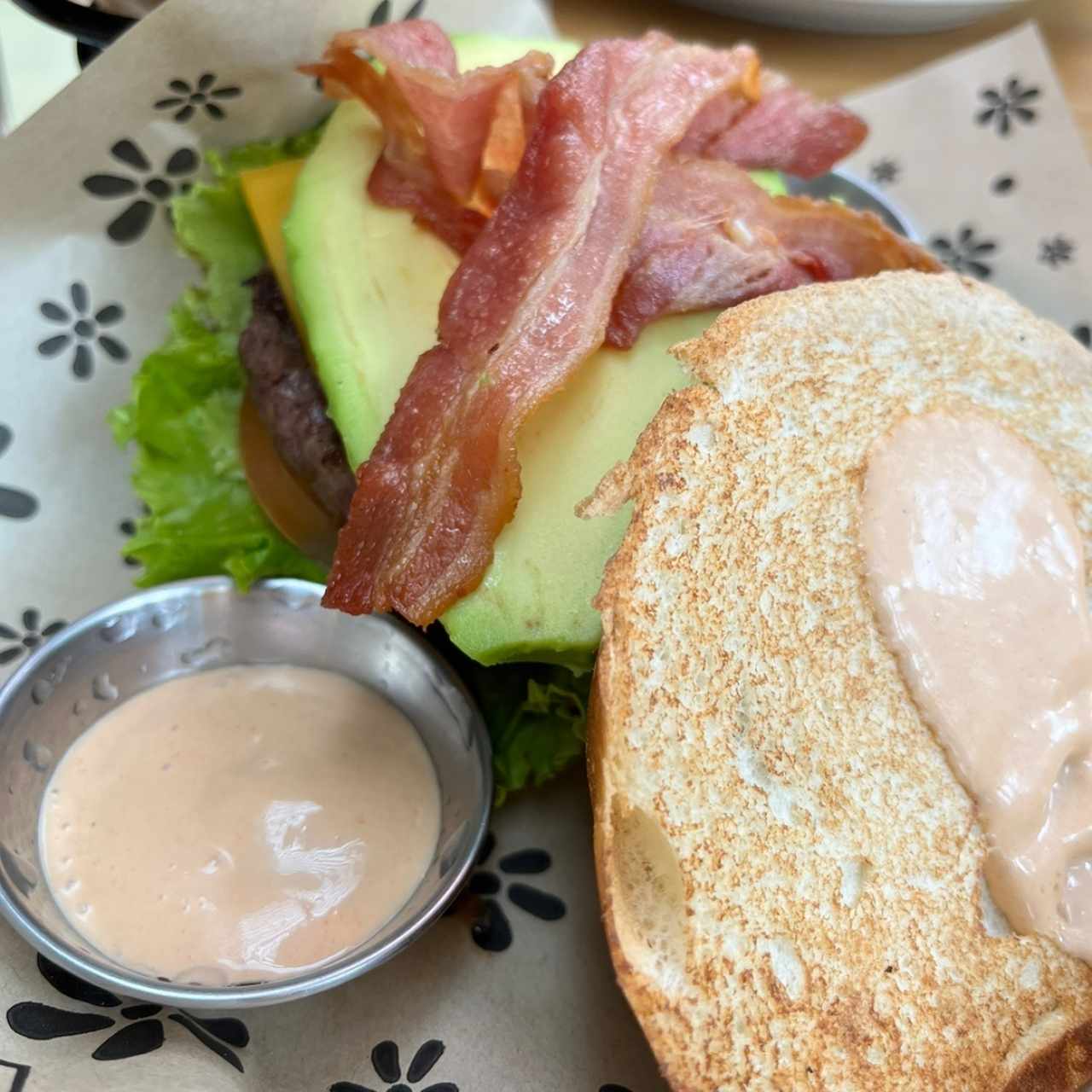 Avocado burger 