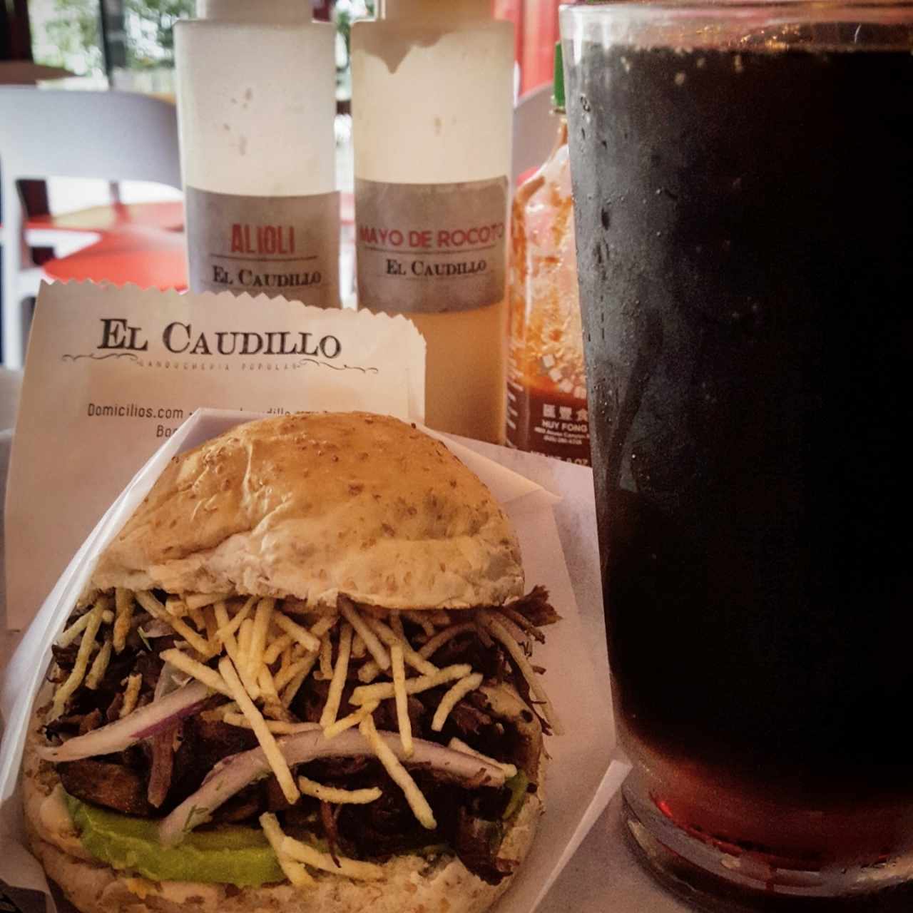 El Criollo: sobrebarriga, aguacate, champiñones, cebolla roja y salsa criolla.