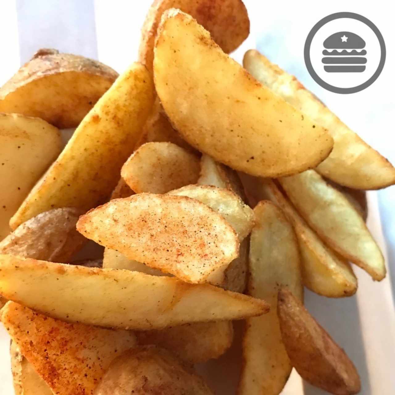 Papas en casquitos con paprika de la casa
