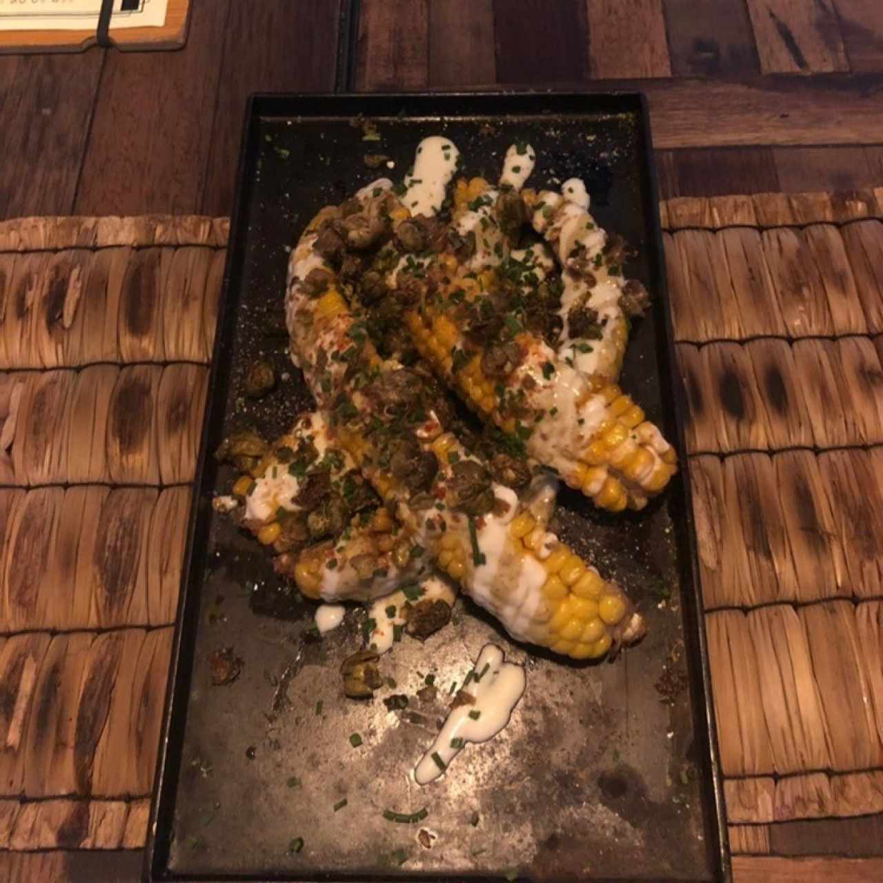 mazorca asadas con alioli y alcaparras
