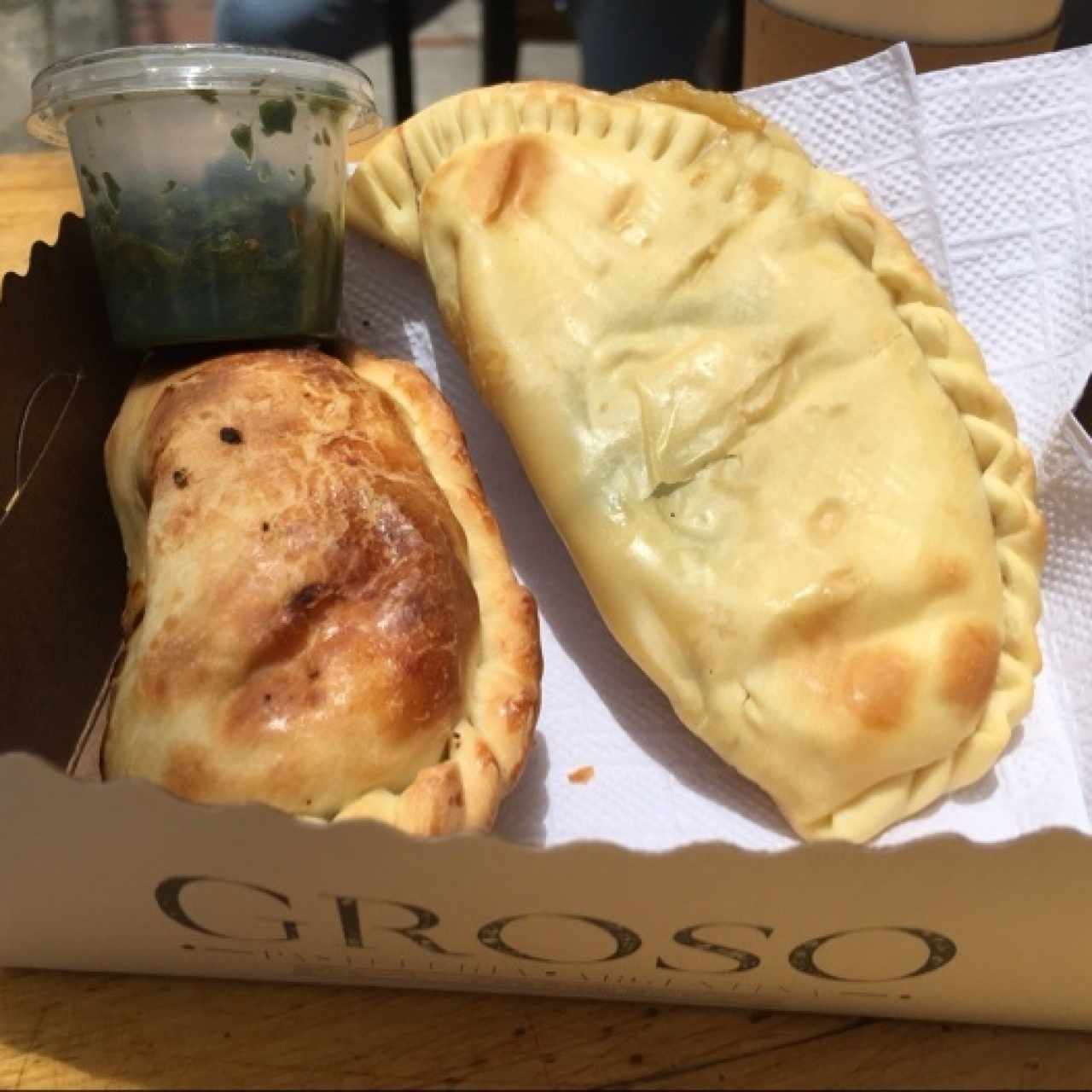 Empanada de carne y napolitana