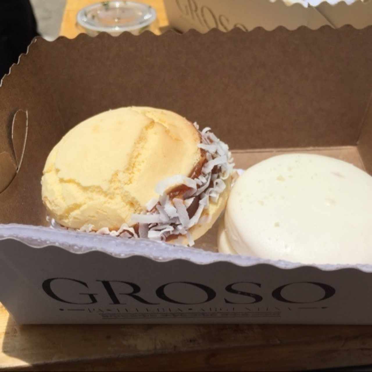 Alfajor de maizena y con chocolate blanco