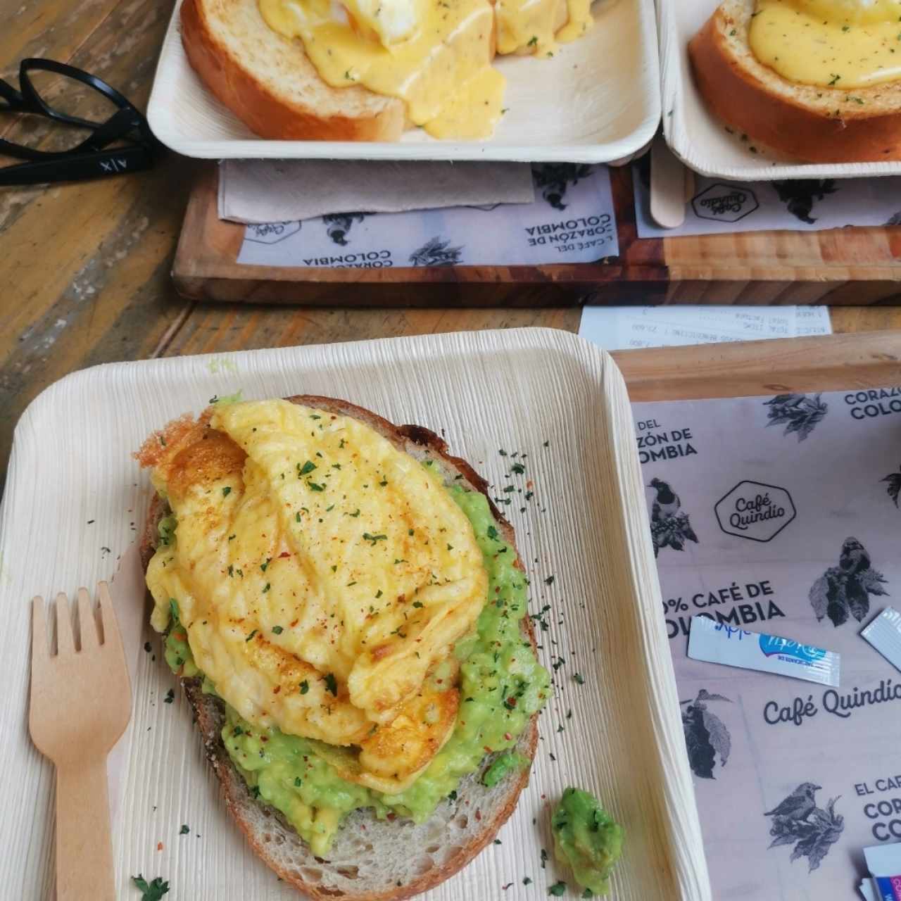Tostada con huevos revueltos