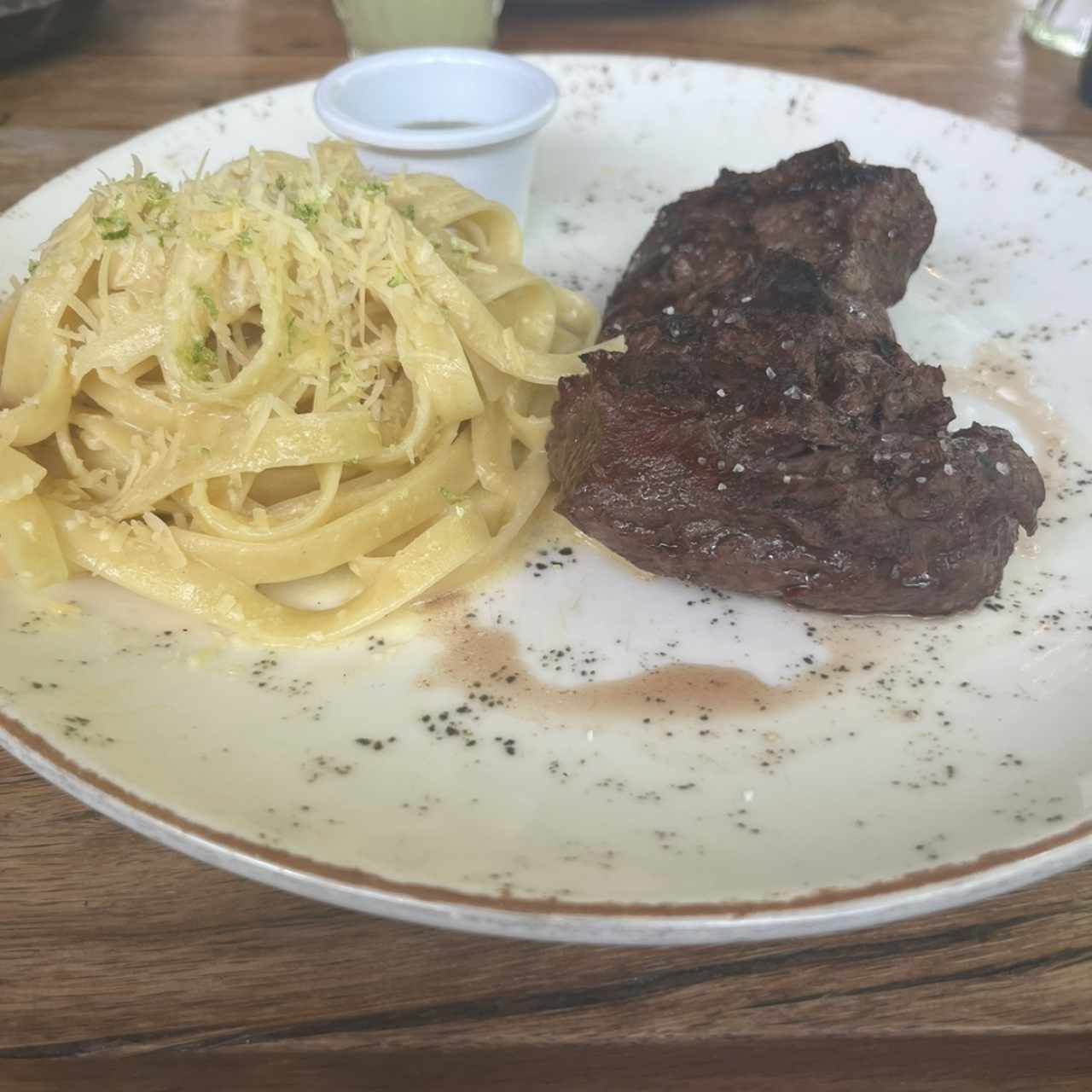 Bife de paleta y pasta al limon 