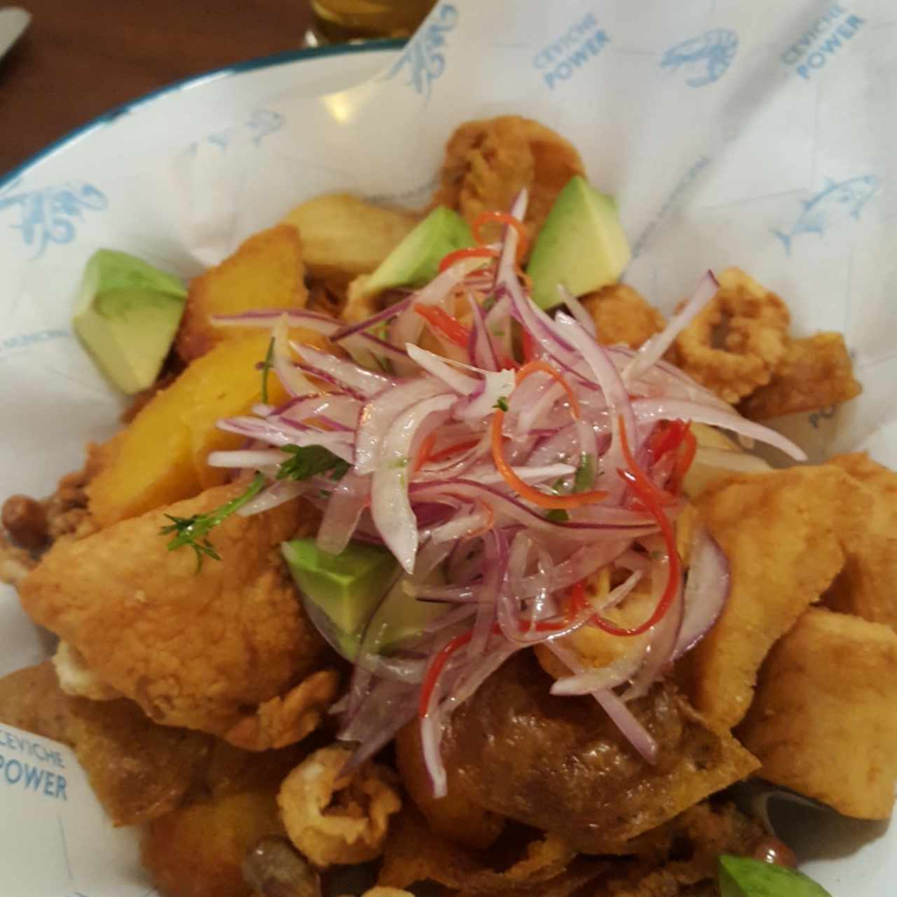 Fritos de mariscos con yuca y papa criolla