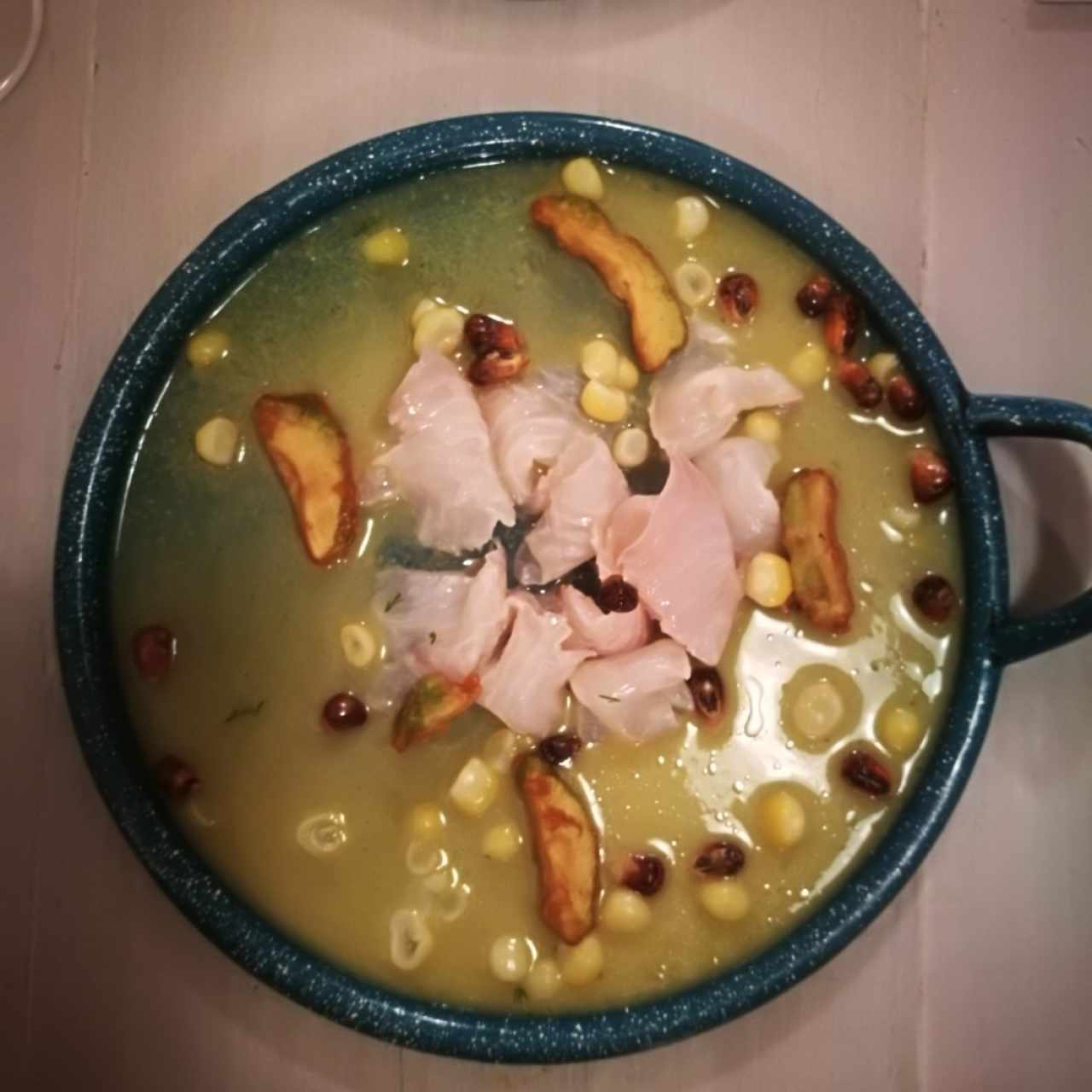 Tiradito de pesca y mango biche