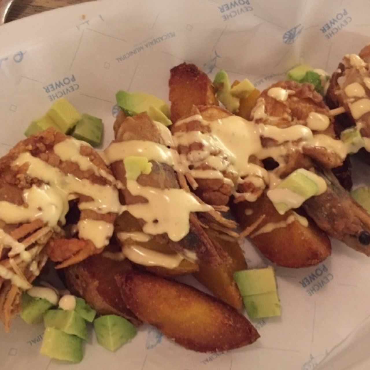 Gambas sobre papas nativas