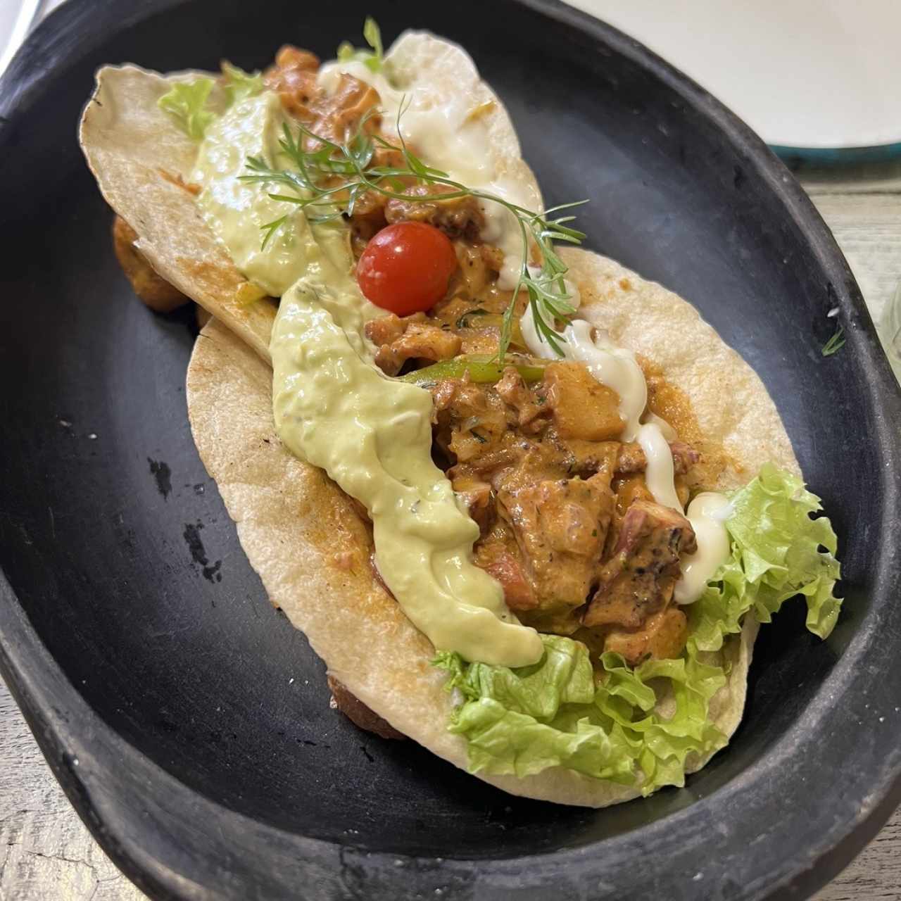 Tacos de pulpo y pescado