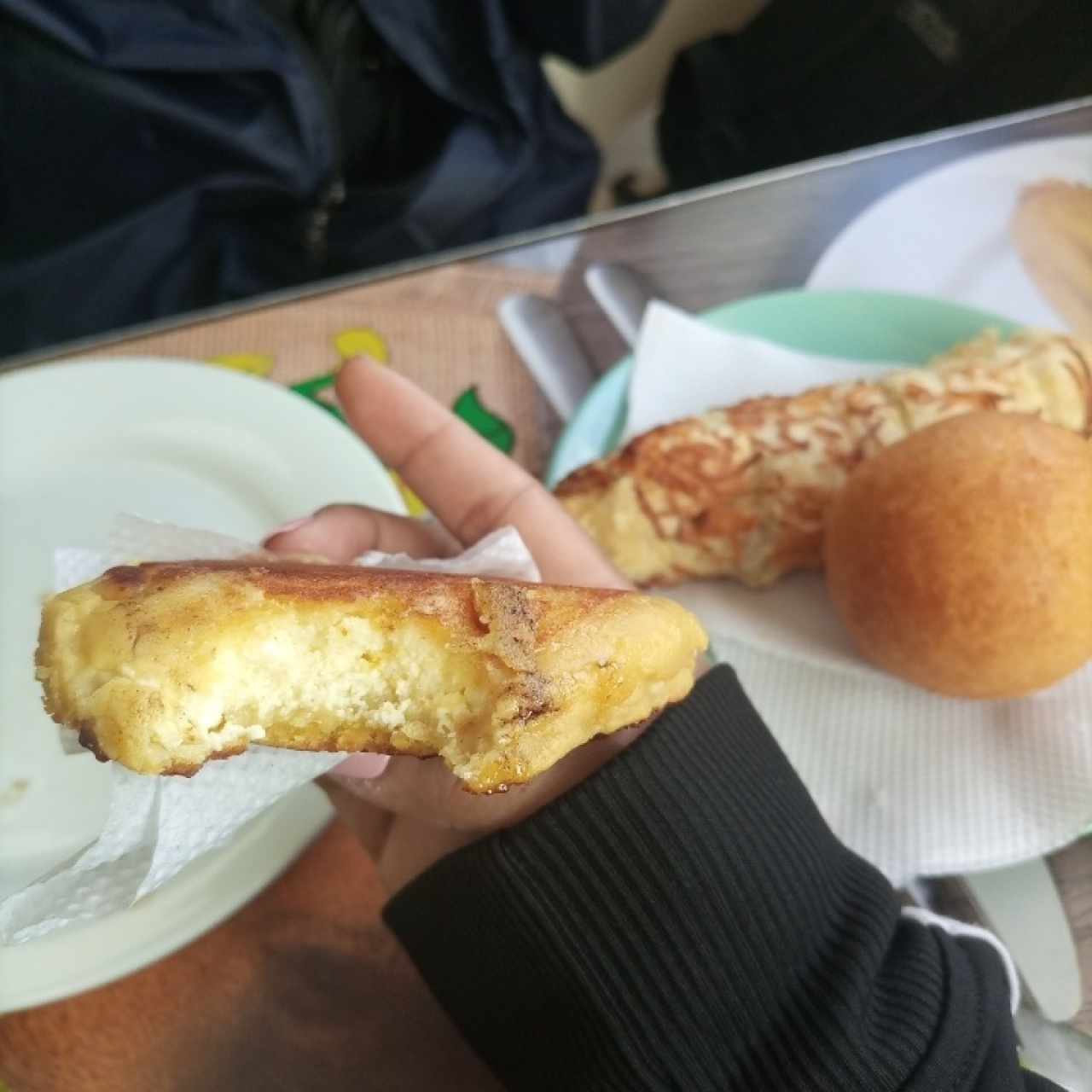 Arepa boyacense, buñuelo y dedo de queso. 