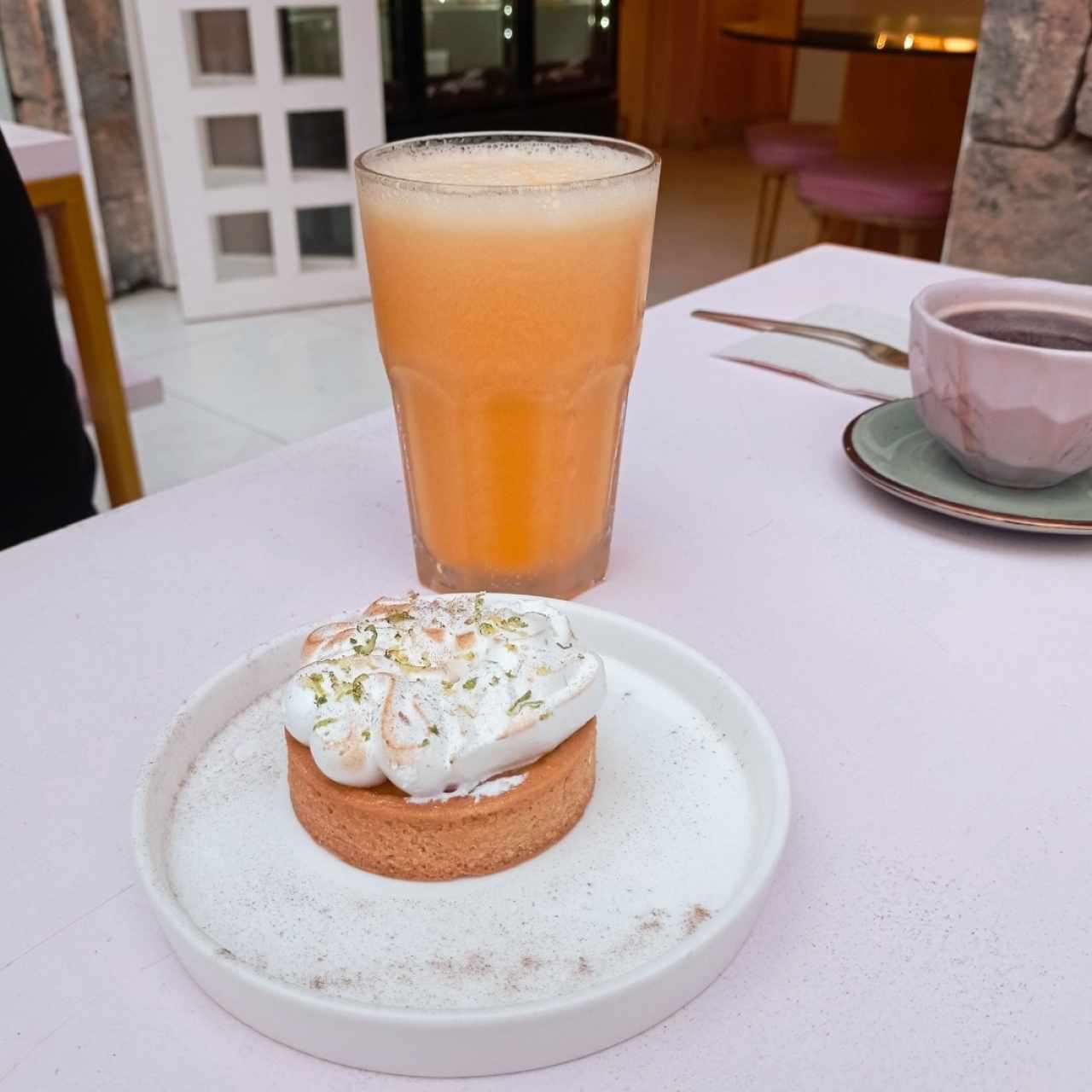 Pie de limón y jugo de maracuyá
